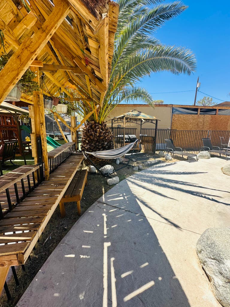  Rustic Backyard Private Pool 