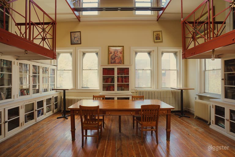  East Village Bright Collegiate Library 