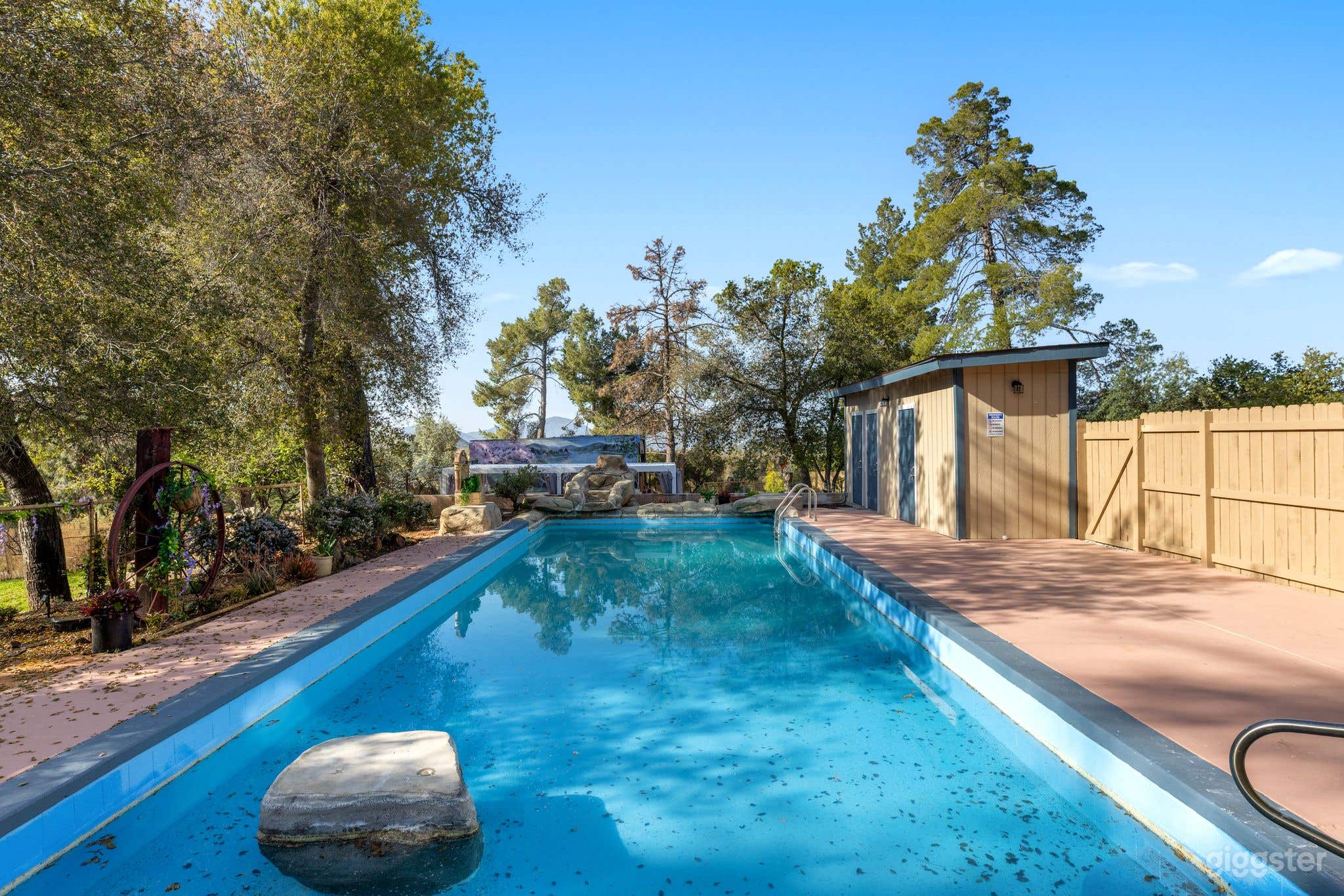 Beautiful House w Stunning Pool Photo 3