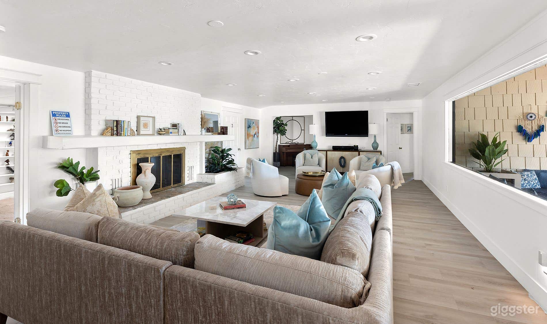 Beautiful House w Stunning Pool Photo 4