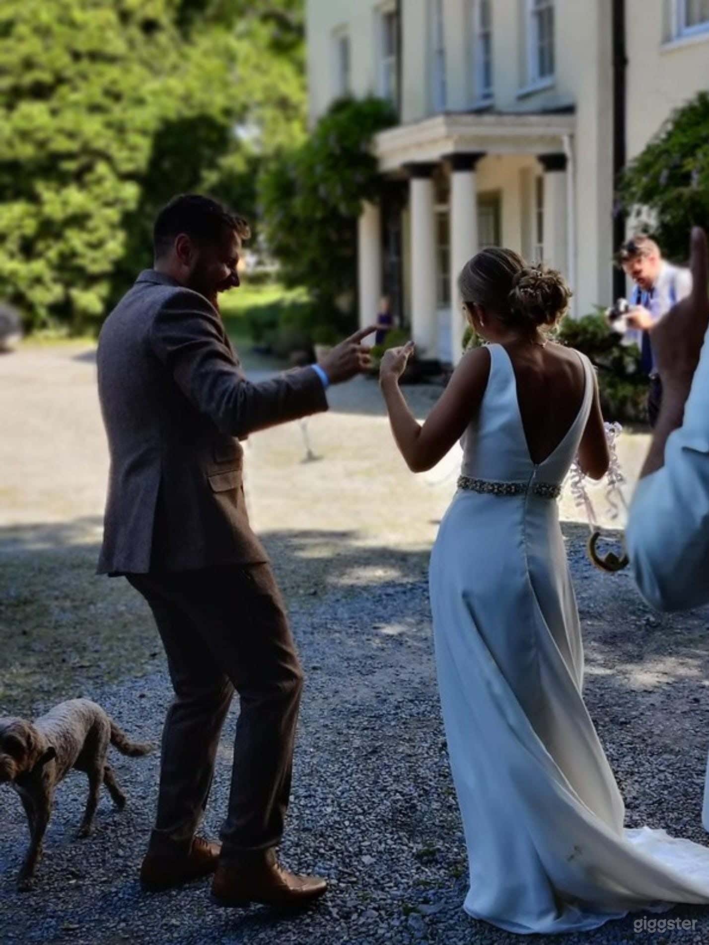 Bright and Spacious Outdoor Lawn and Garden Photo 4