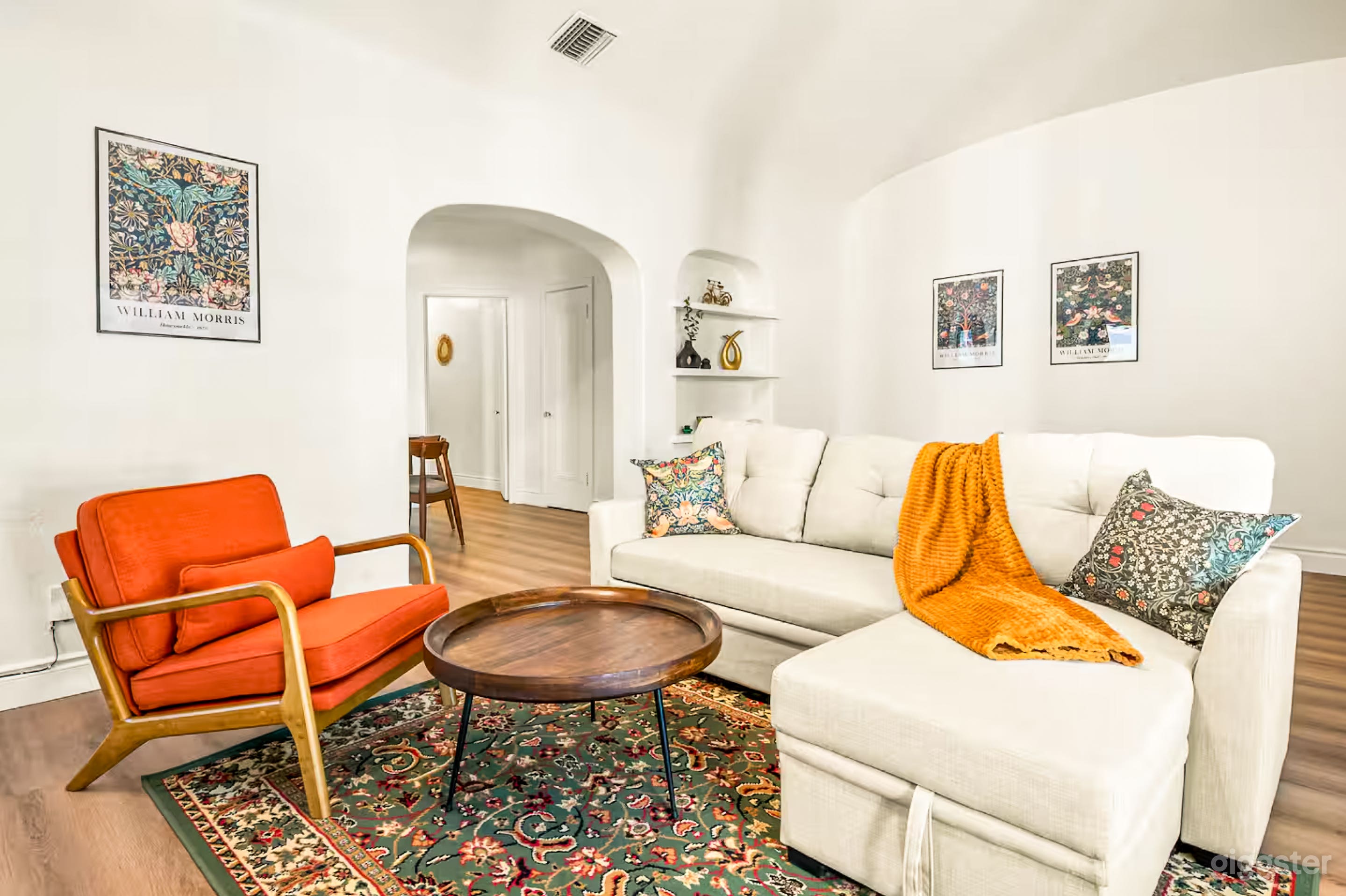 Bright Modern Home with Clean Lines, Natural Light Photo 4