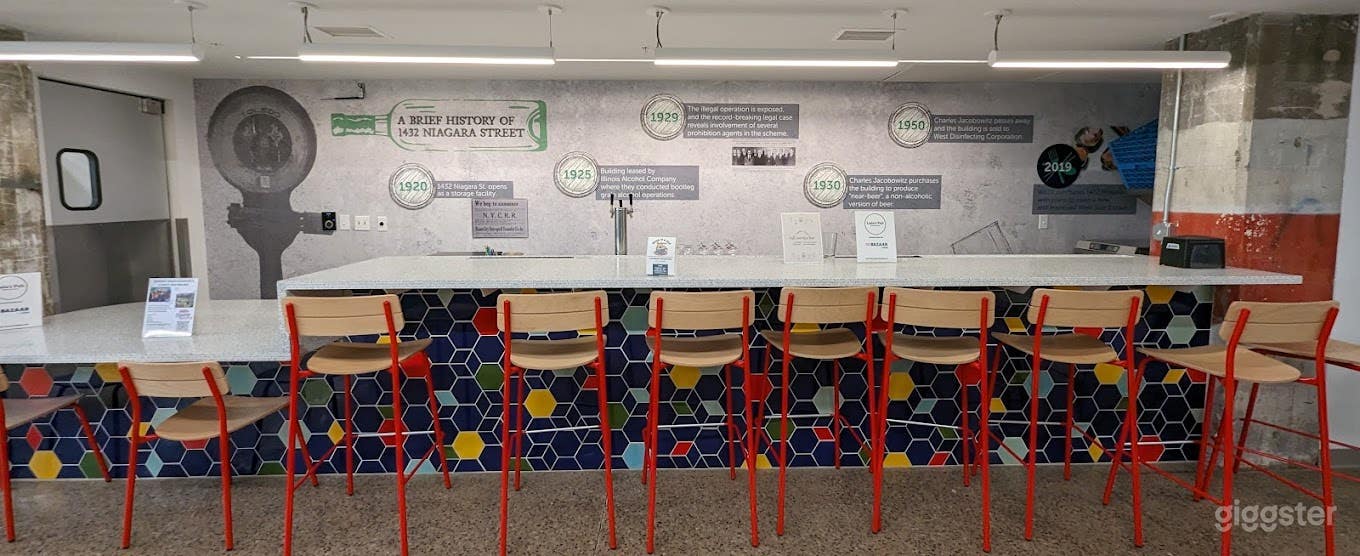 The Neon Bar &amp; Lounge Photo 1