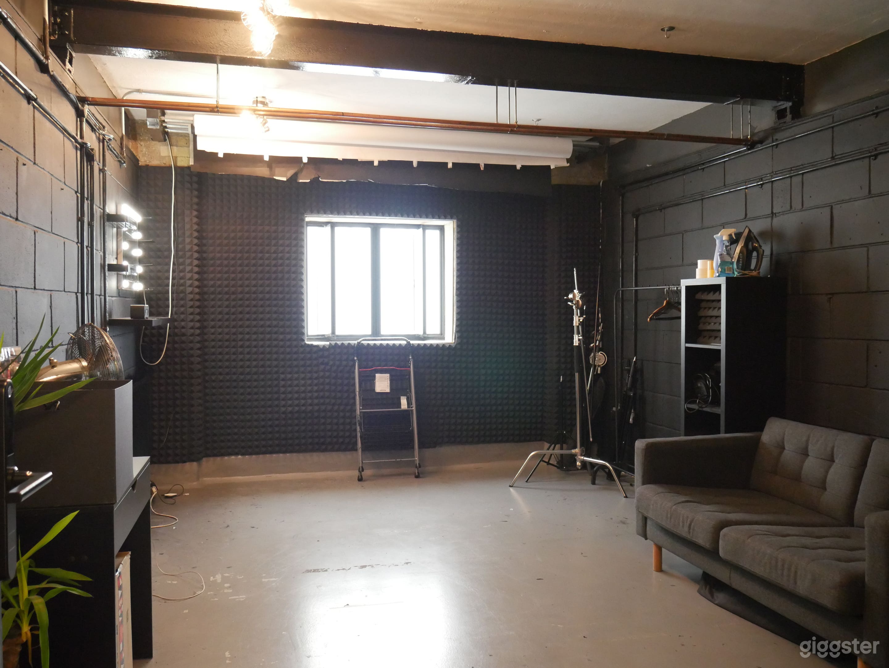 Photography/Video Studio (Bermondsey) (Blackout) Photo 3