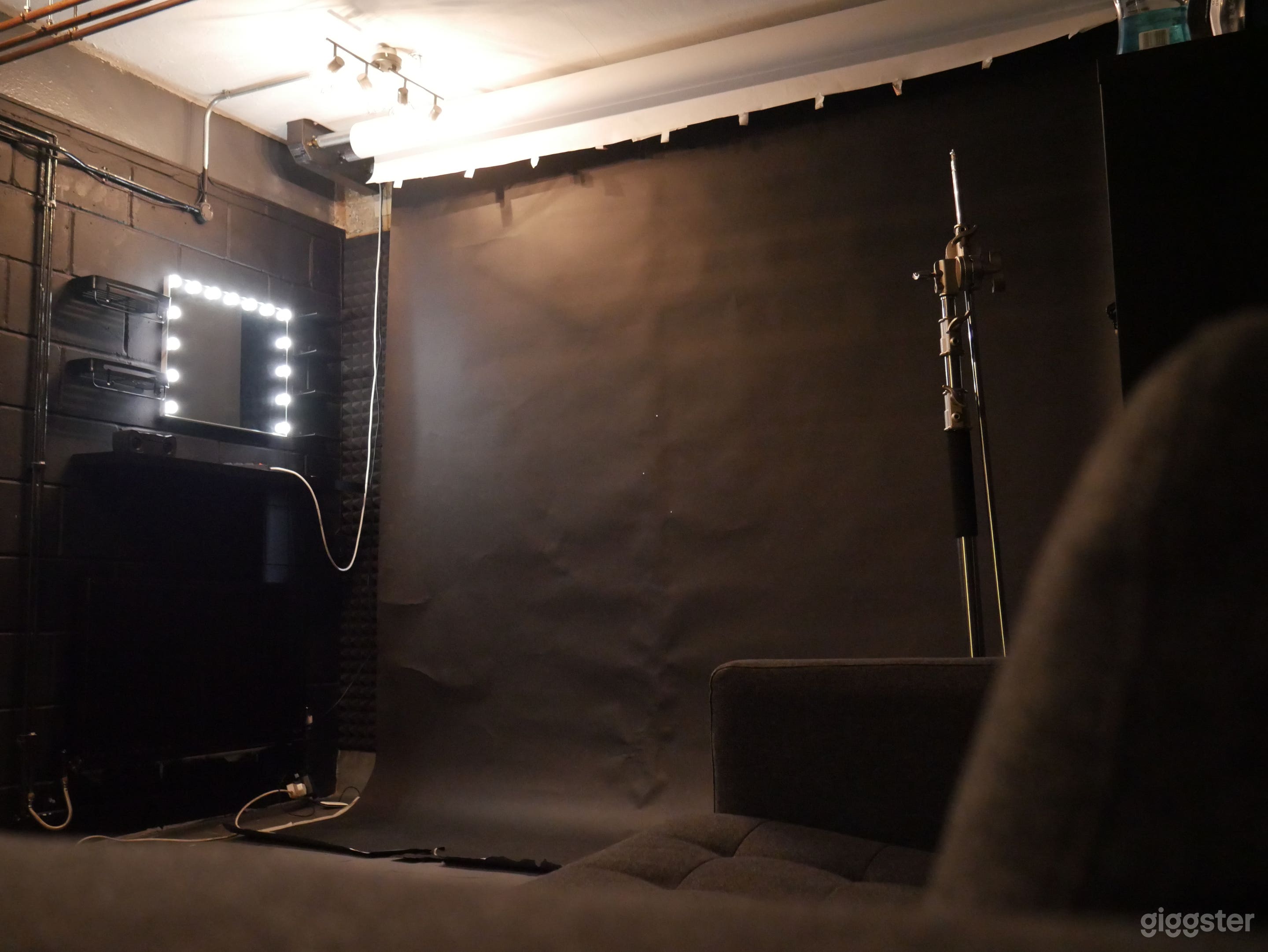Photography/Video Studio (Bermondsey) (Blackout) Photo 4