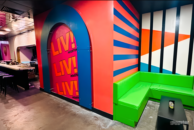  Downtown Bar and Lounge 