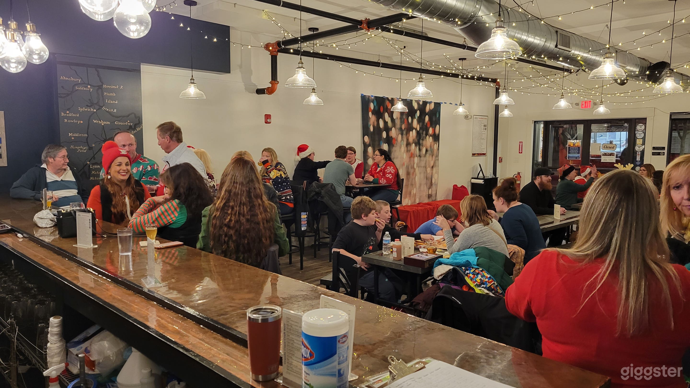 Bar and modular seating available