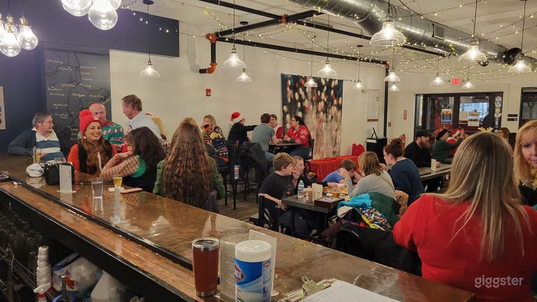  Bar and modular seating available 