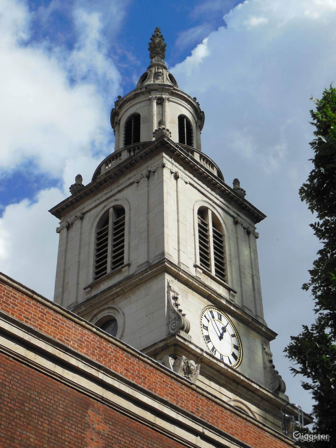 Sports Court in London marked for tennis &amp; netball Photo 4