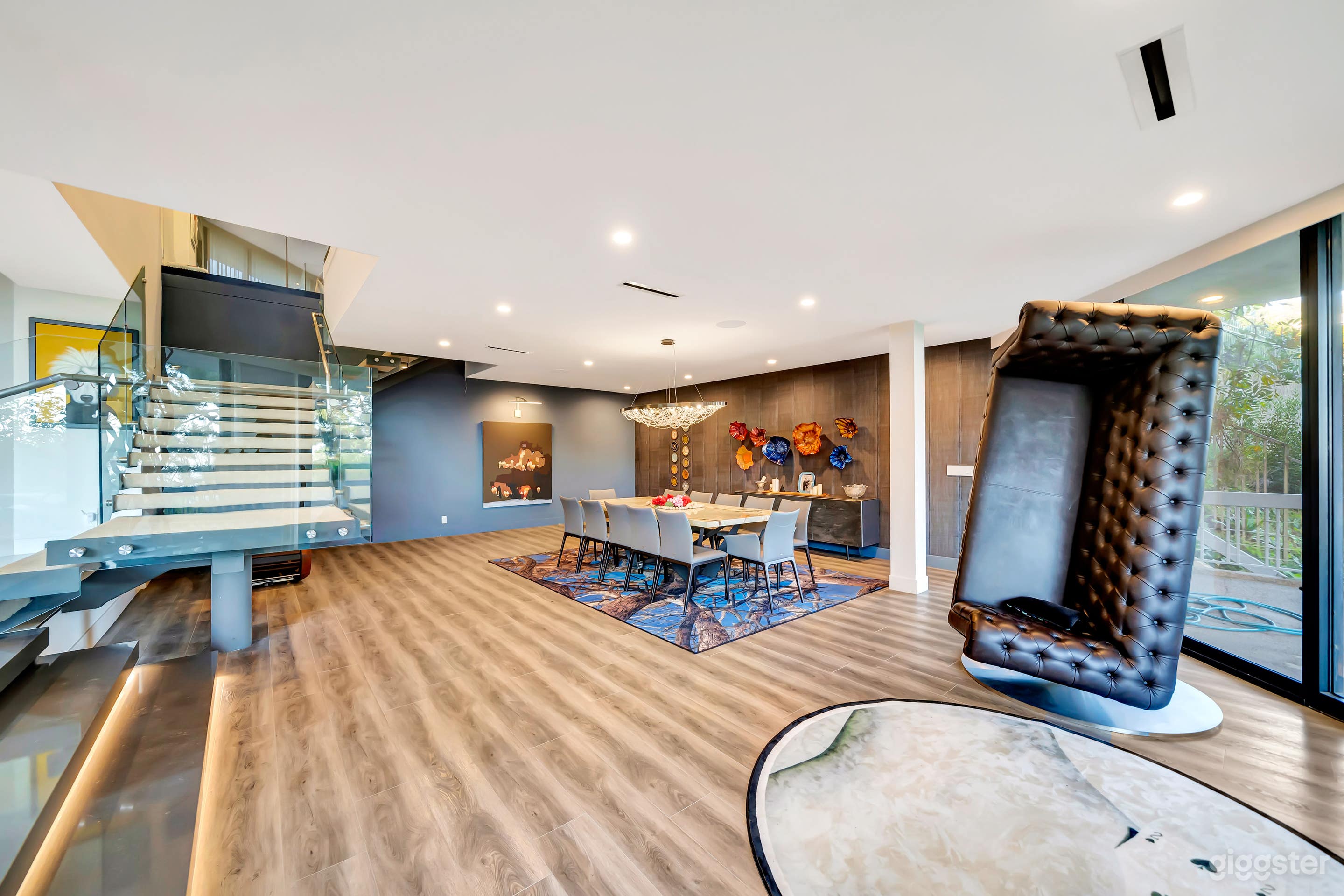 Beverly Hills Mansion w/ Luxurious Interior Design Photo 1