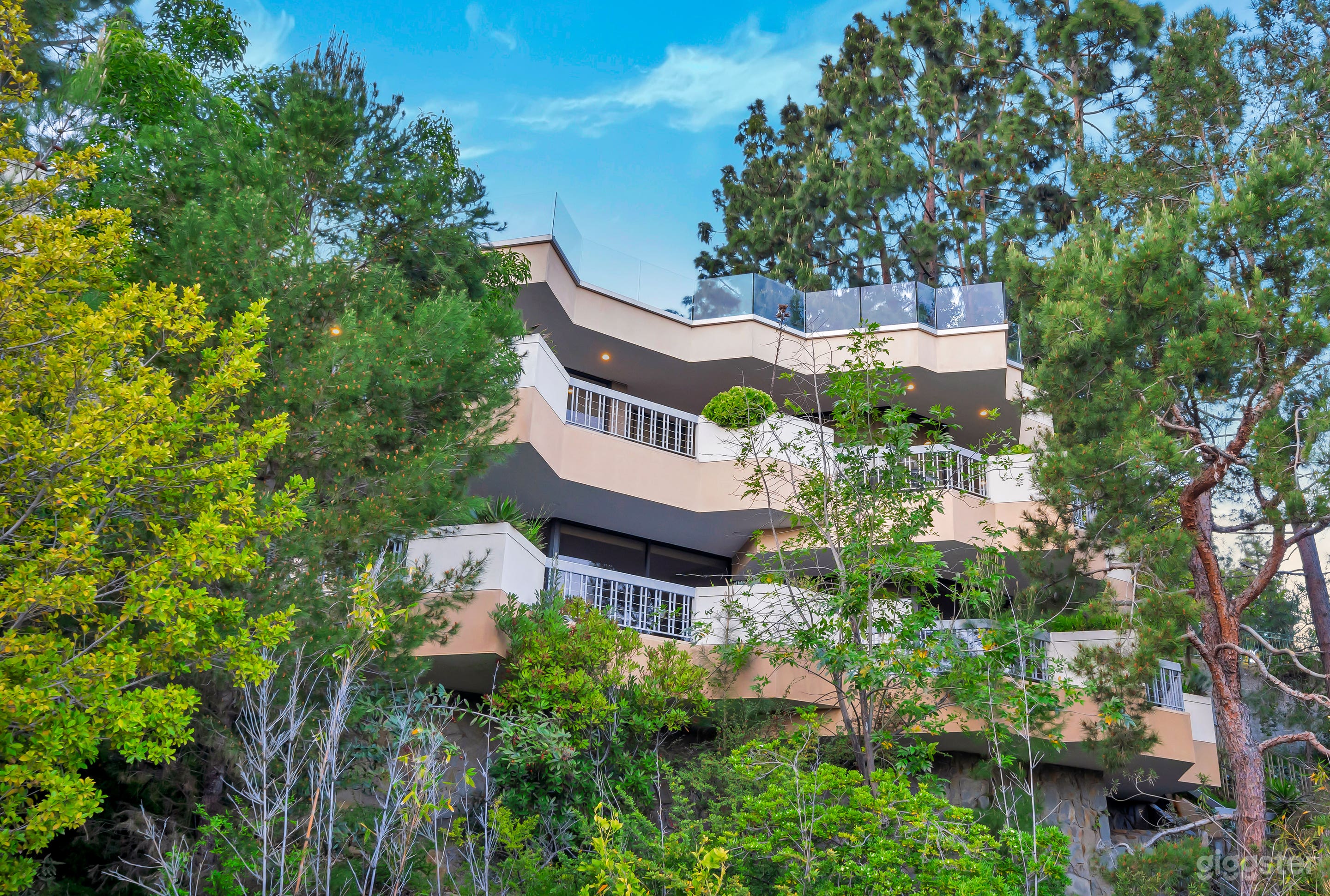 Beverly Hills Mansion w/ Luxurious Interior Design Photo 1