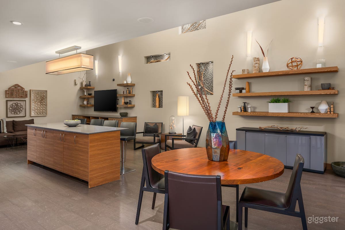 Elegant, Open Lounge w/ Conference Room in Redmond Photo 4