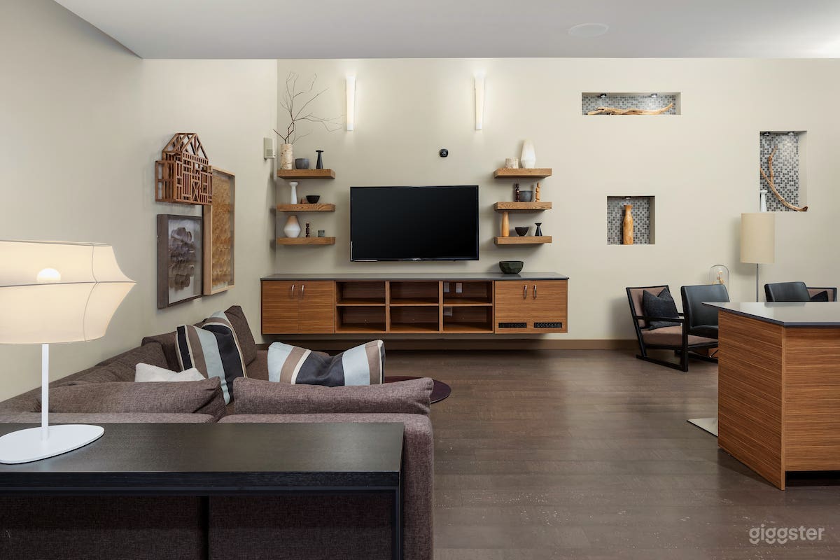 Elegant, Open Lounge w/ Conference Room in Redmond Photo 3