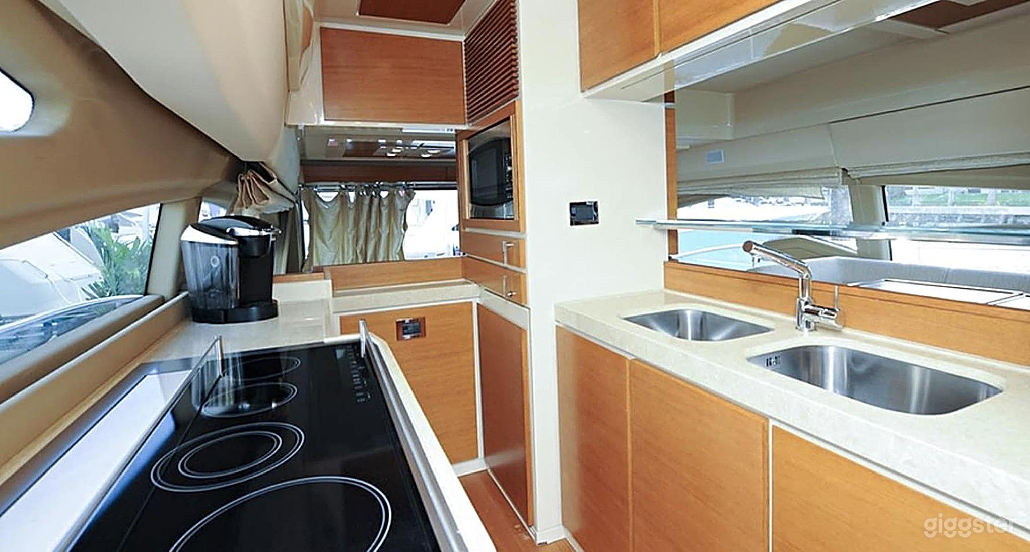 70' AZIMUT YACHT WITH JET SKI Photo 3