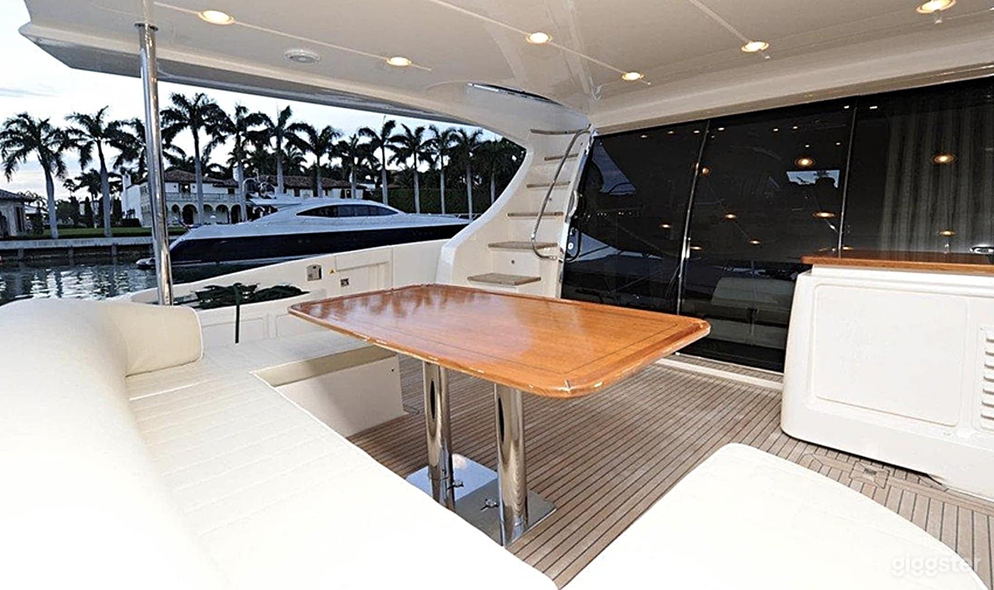 70' AZIMUT YACHT WITH JET SKI Photo 4