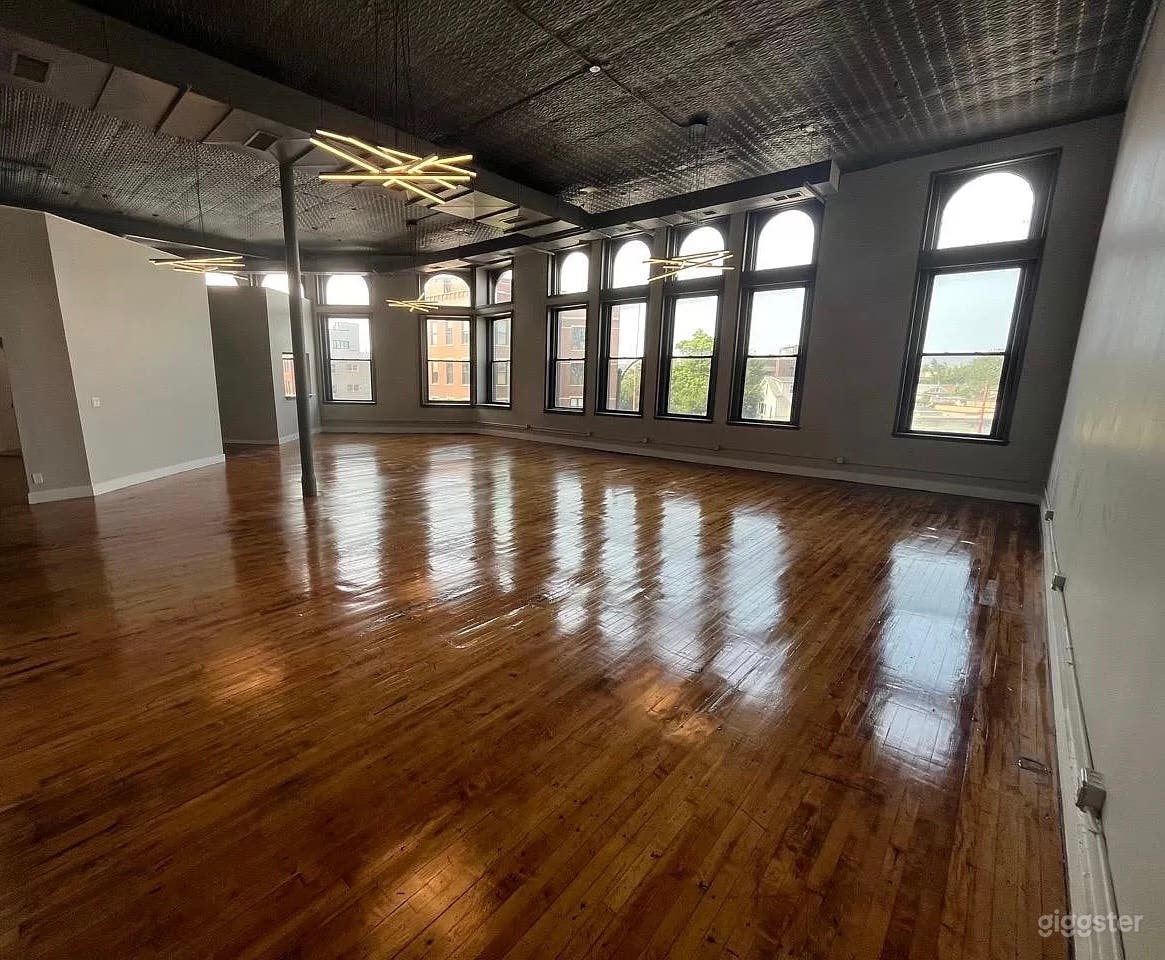 Downtown Loft with Skyline View Photo 4