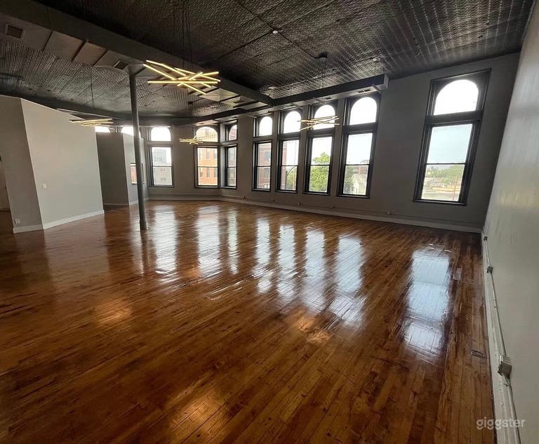  Downtown Loft with Skyline View 
