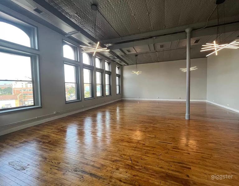  Downtown Loft with Skyline View 