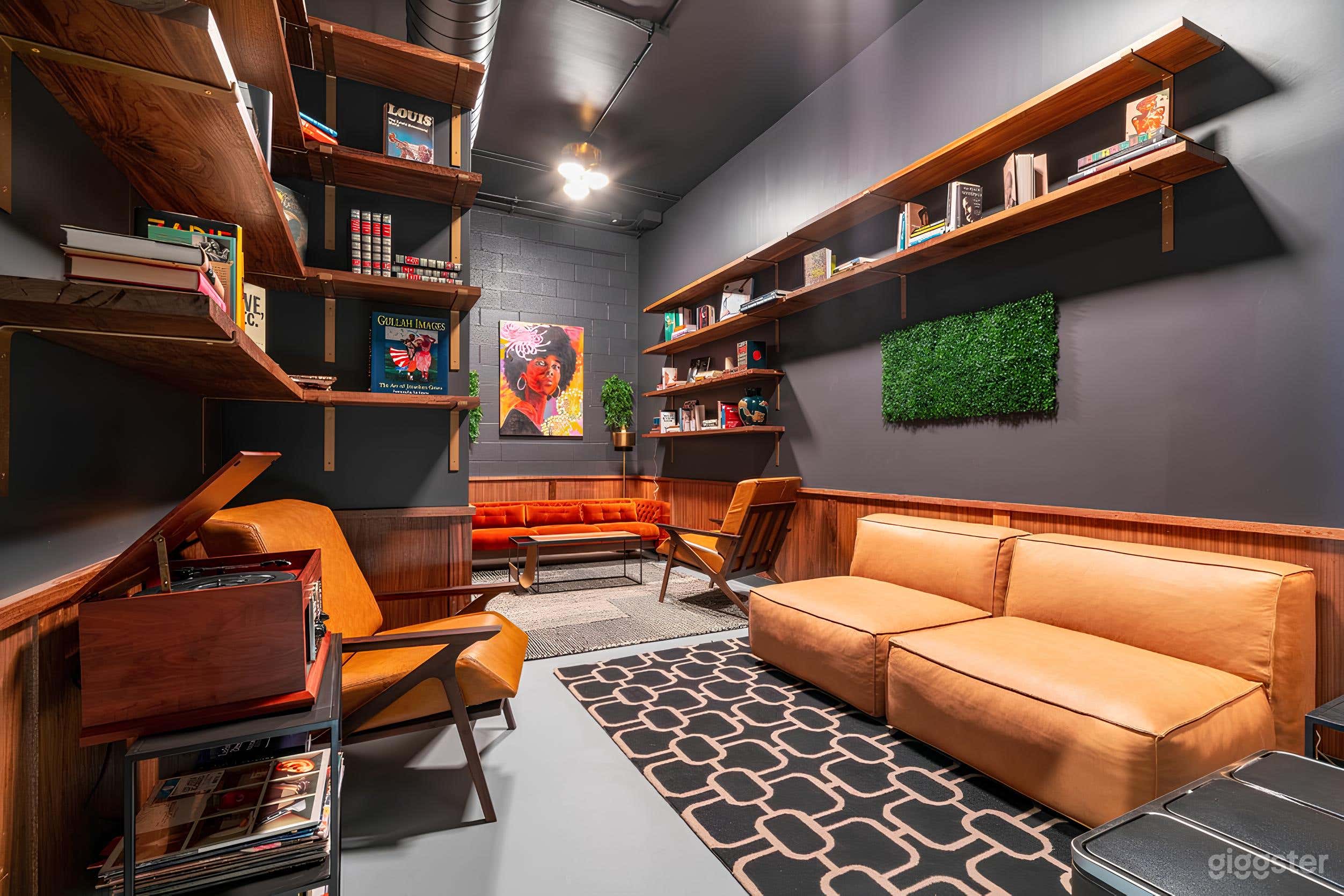 Elite Club with Library &amp; Patio Photo 2