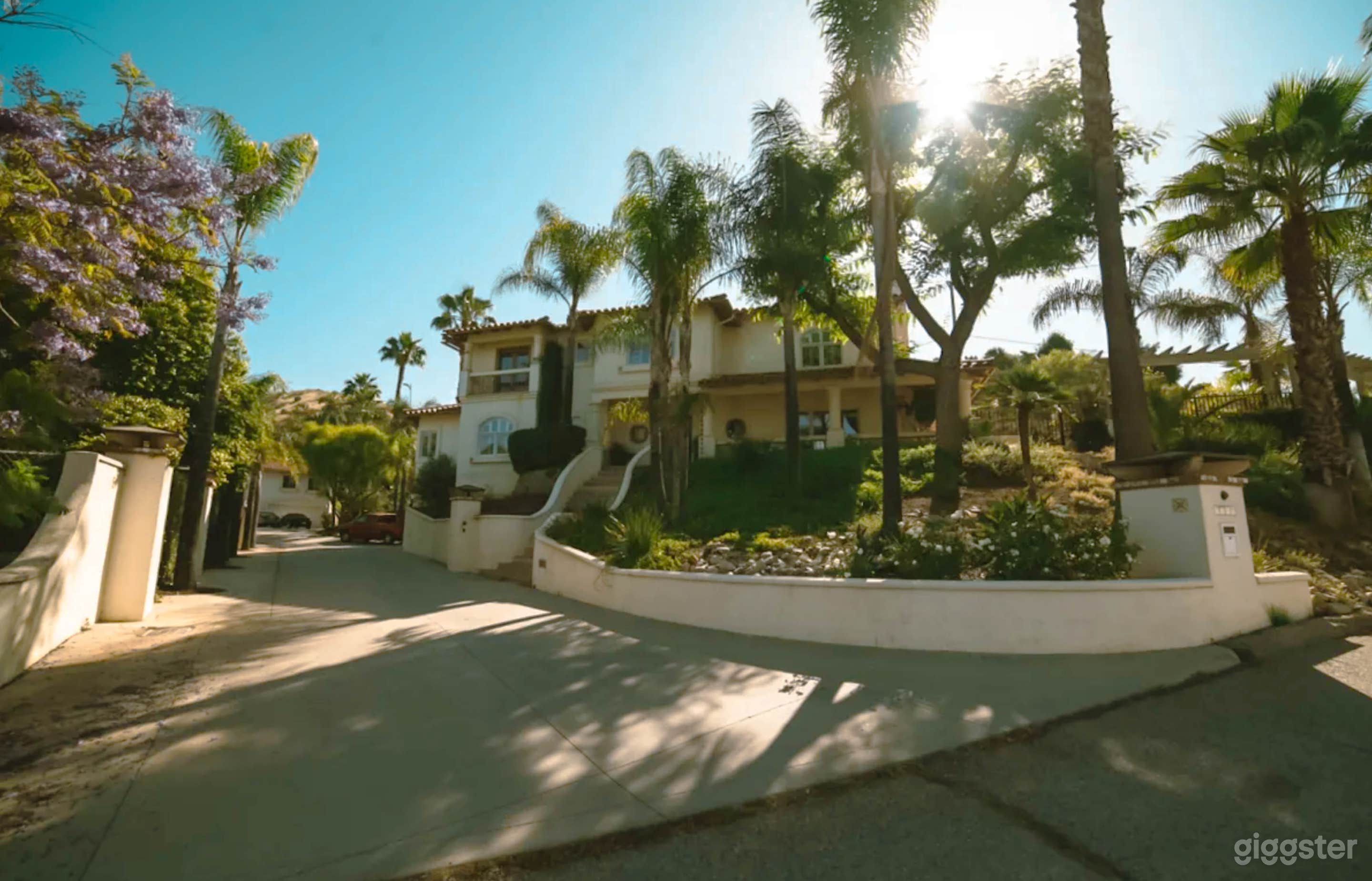 Spacious Resort-Style Oasis Photo 2