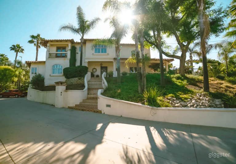  Spacious Resort-Style Oasis 