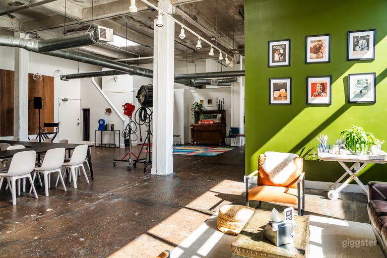  Modern Industrial Studio with Natural Light 