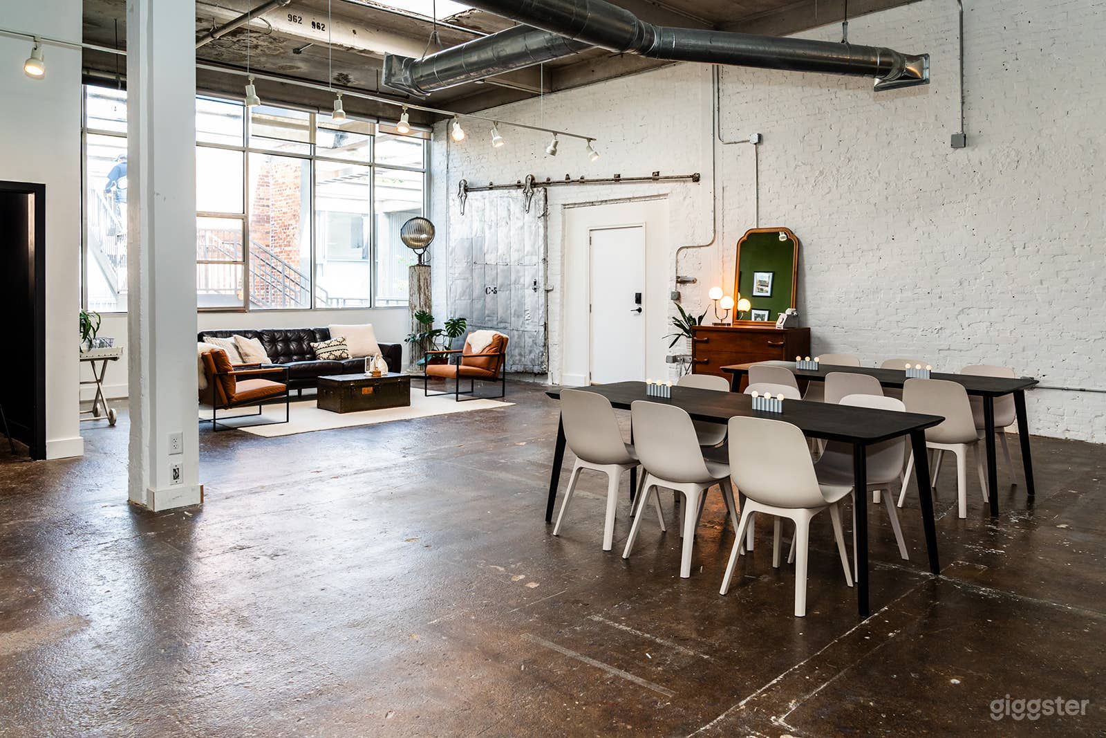 Modern Industrial Studio with Natural Light Photo 2