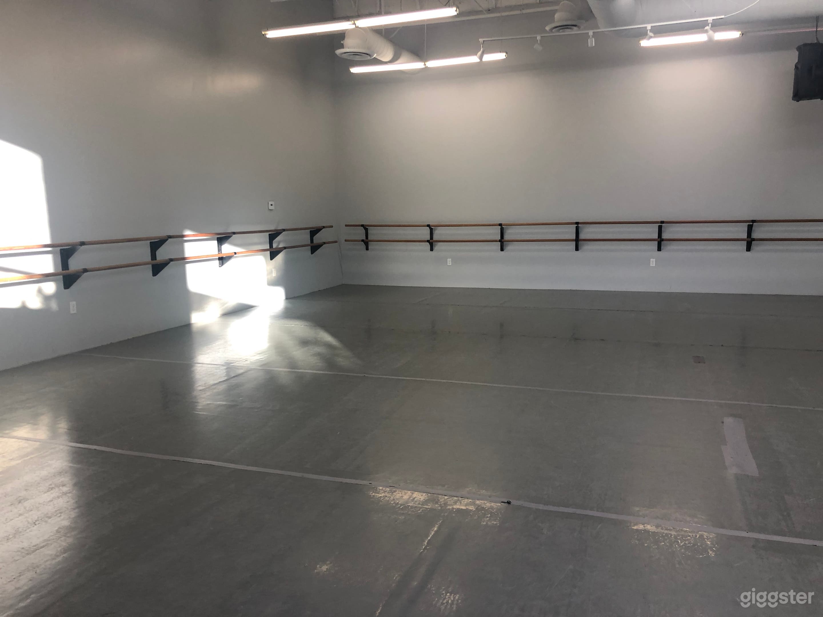 Studio "A" image #1
1000 sf