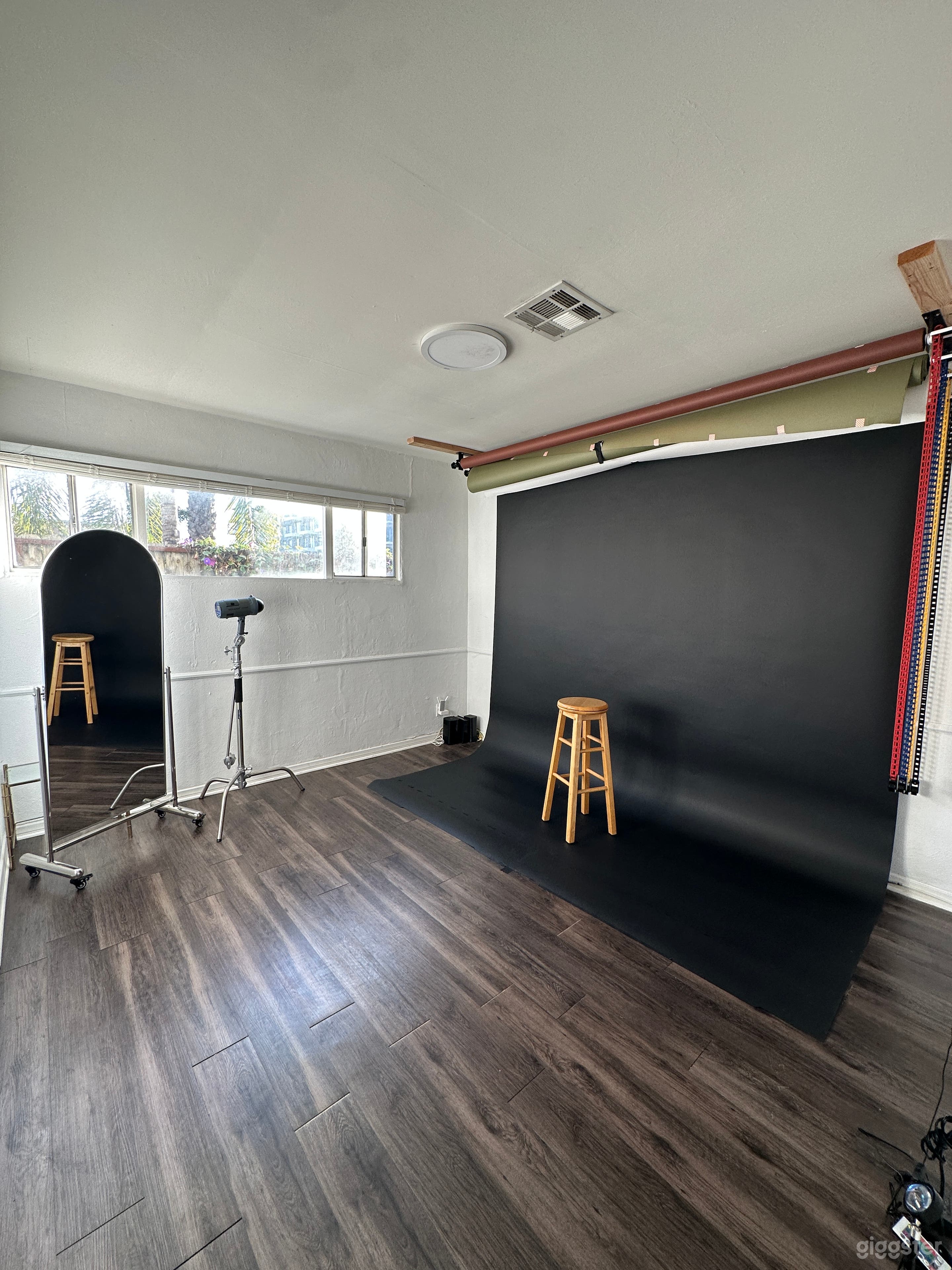 Cozy Hollywood Regency Jungle Set + Photo Studio Photo 4