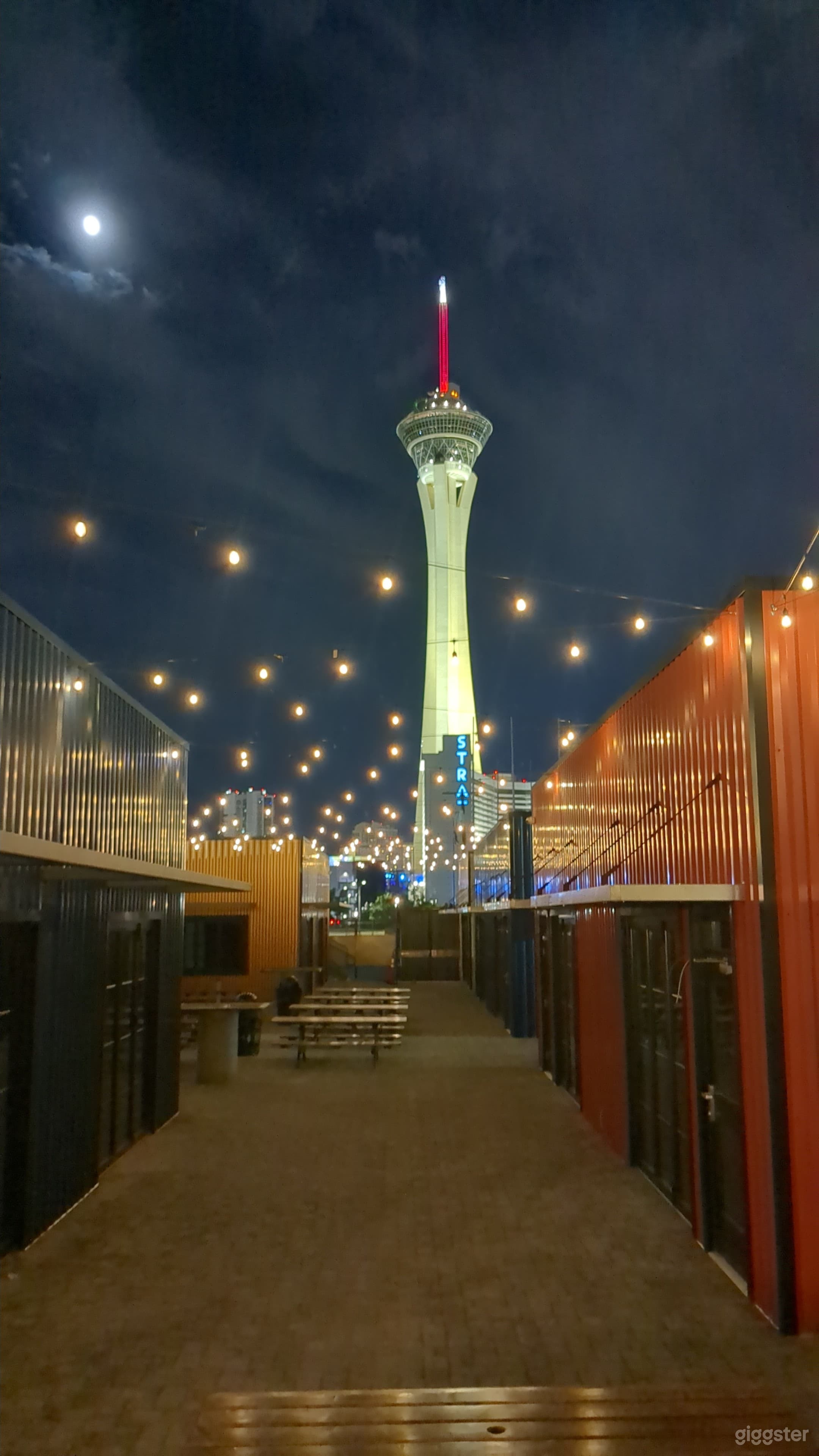 Cosy art bar in the Arts District for private events Photo 2