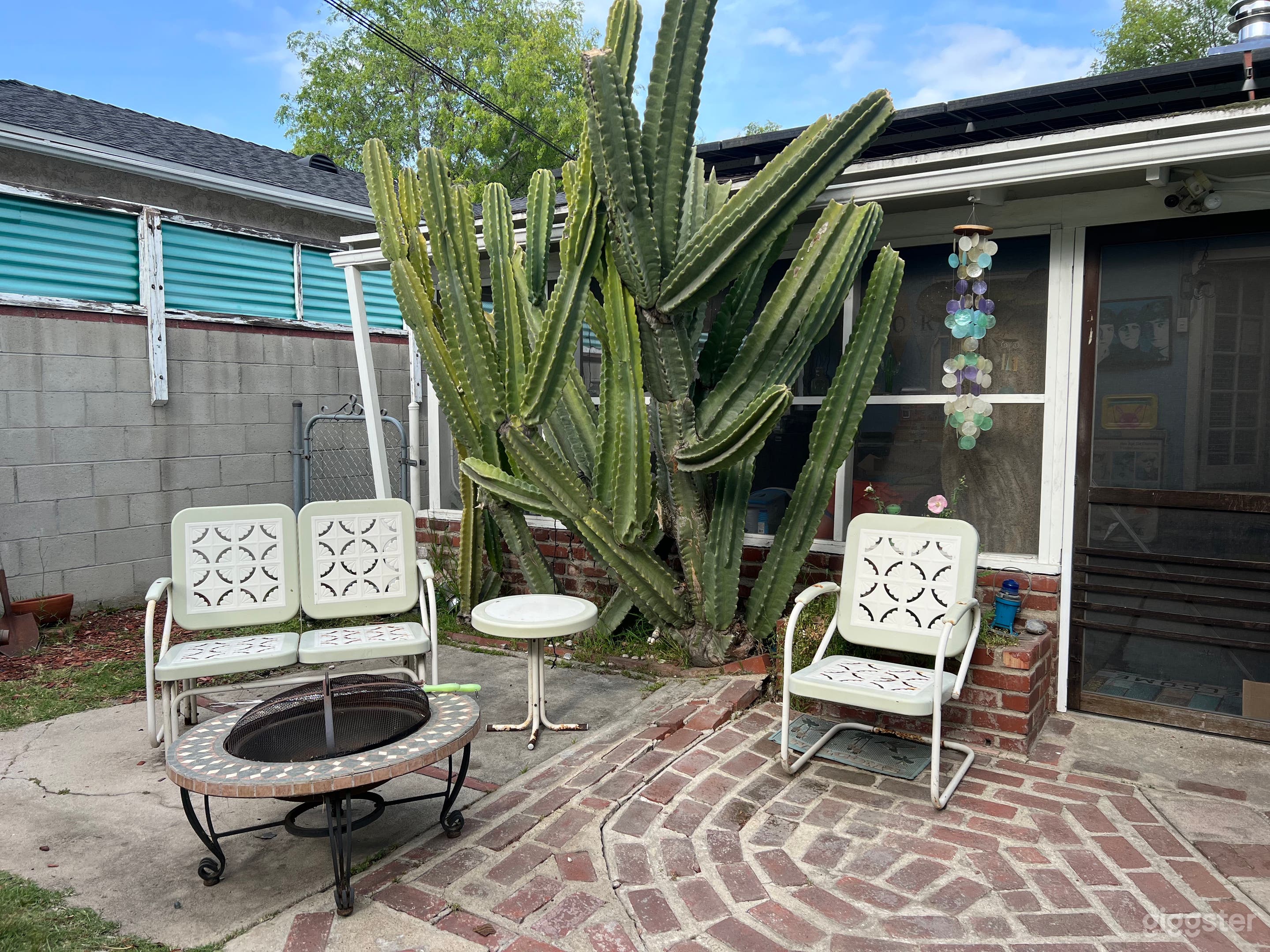 Toluca Lake Large Backyard Photo 4