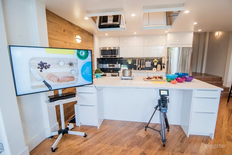  Bento Box Podcast Studio 