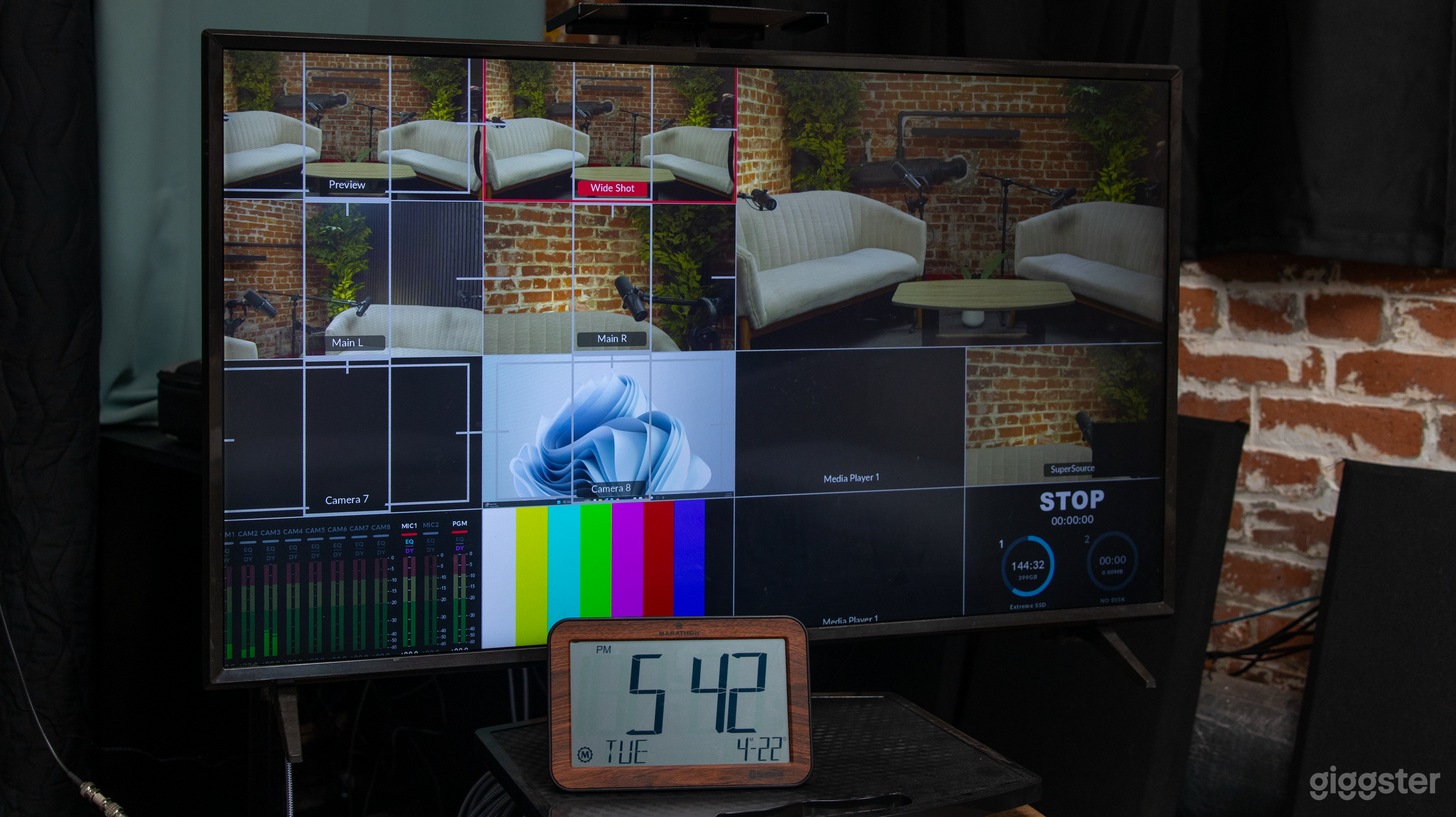 Video Podcast Studio Photo 3