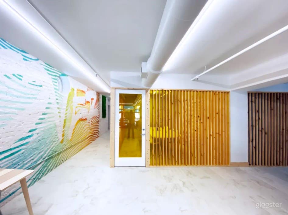 Yellow Conference Room in Downtown Atlanta Photo 3