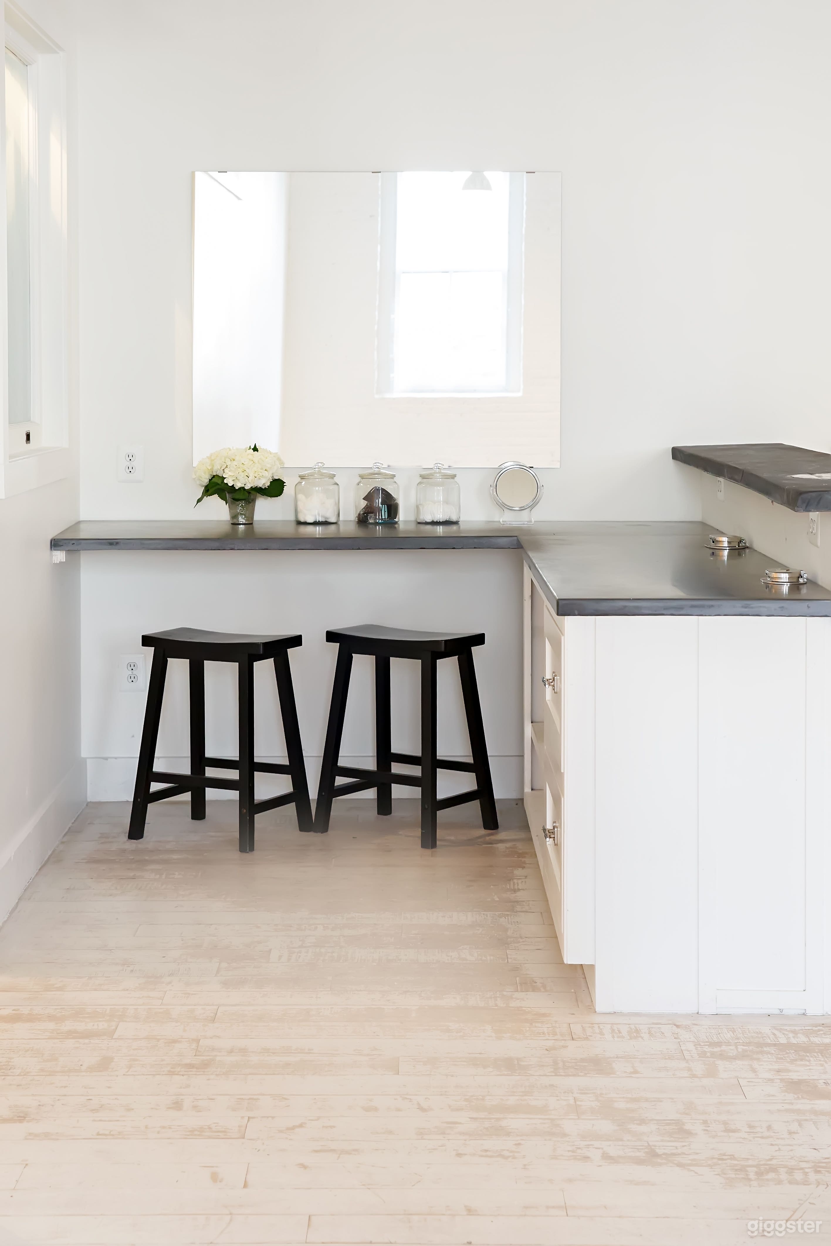 Natural Light Studio in the Heart of Annapolis Photo 4