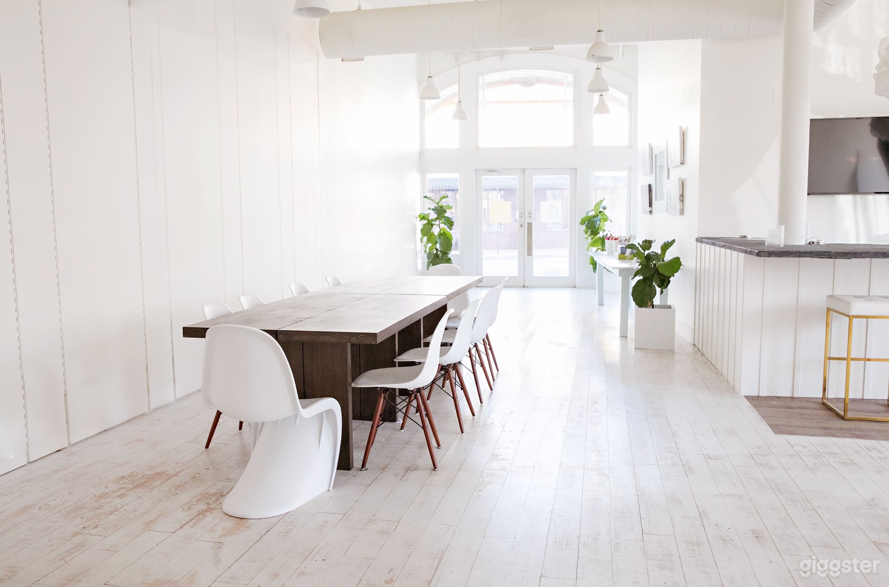 Natural Light Studio in the Heart of Annapolis Photo 3