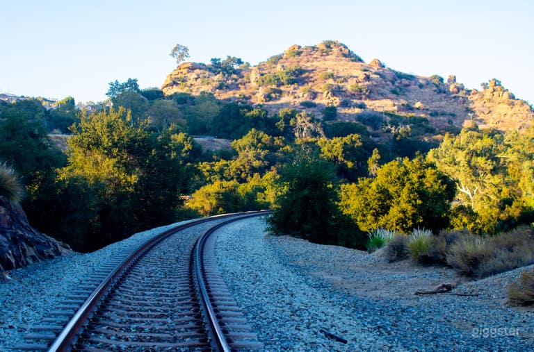  7 acre ranch with farmed animals 