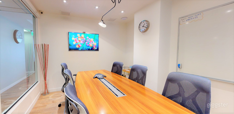  Small Meeting Room 