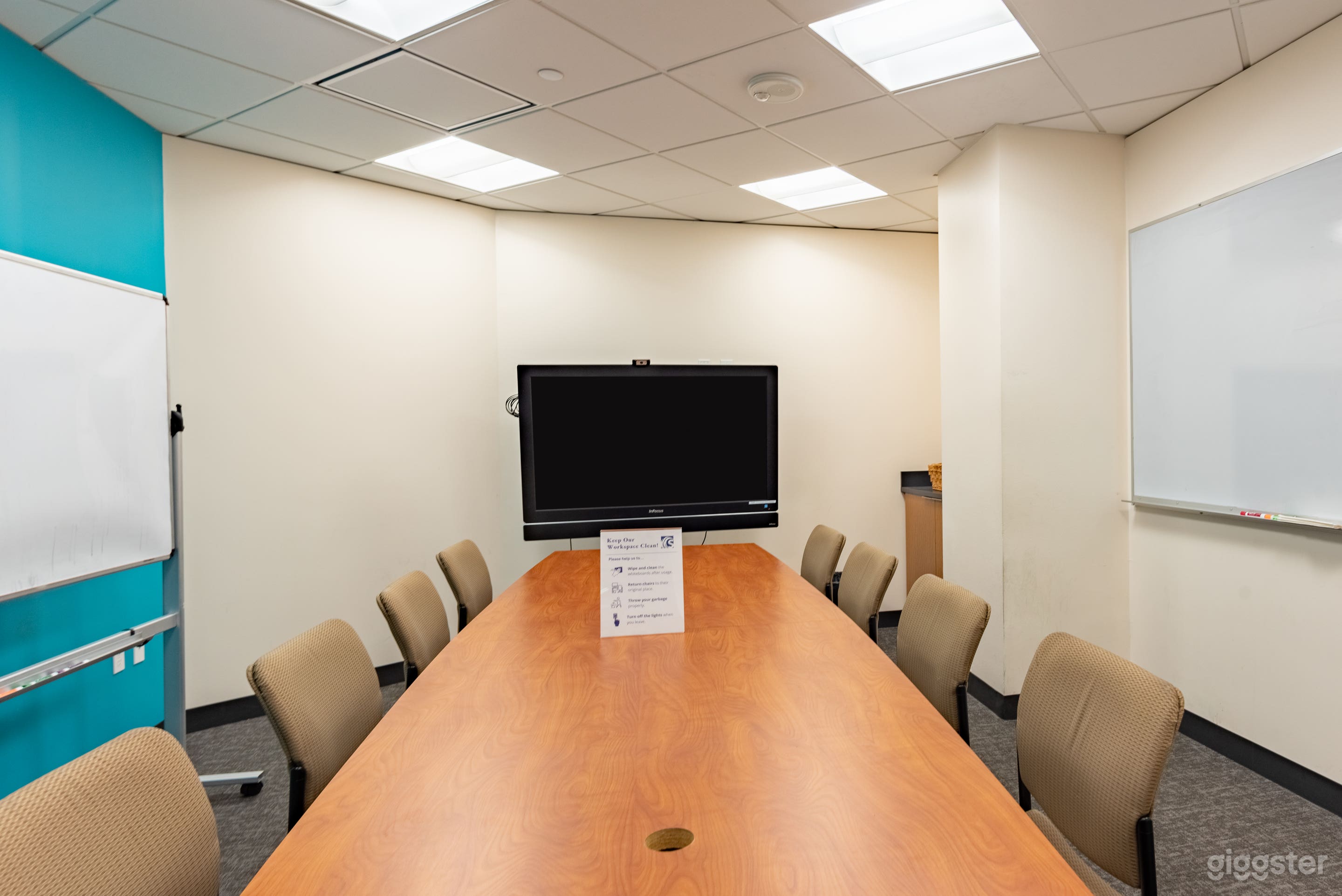 Oahu: Convenient Conference Room Downtown Seattle Photo 1