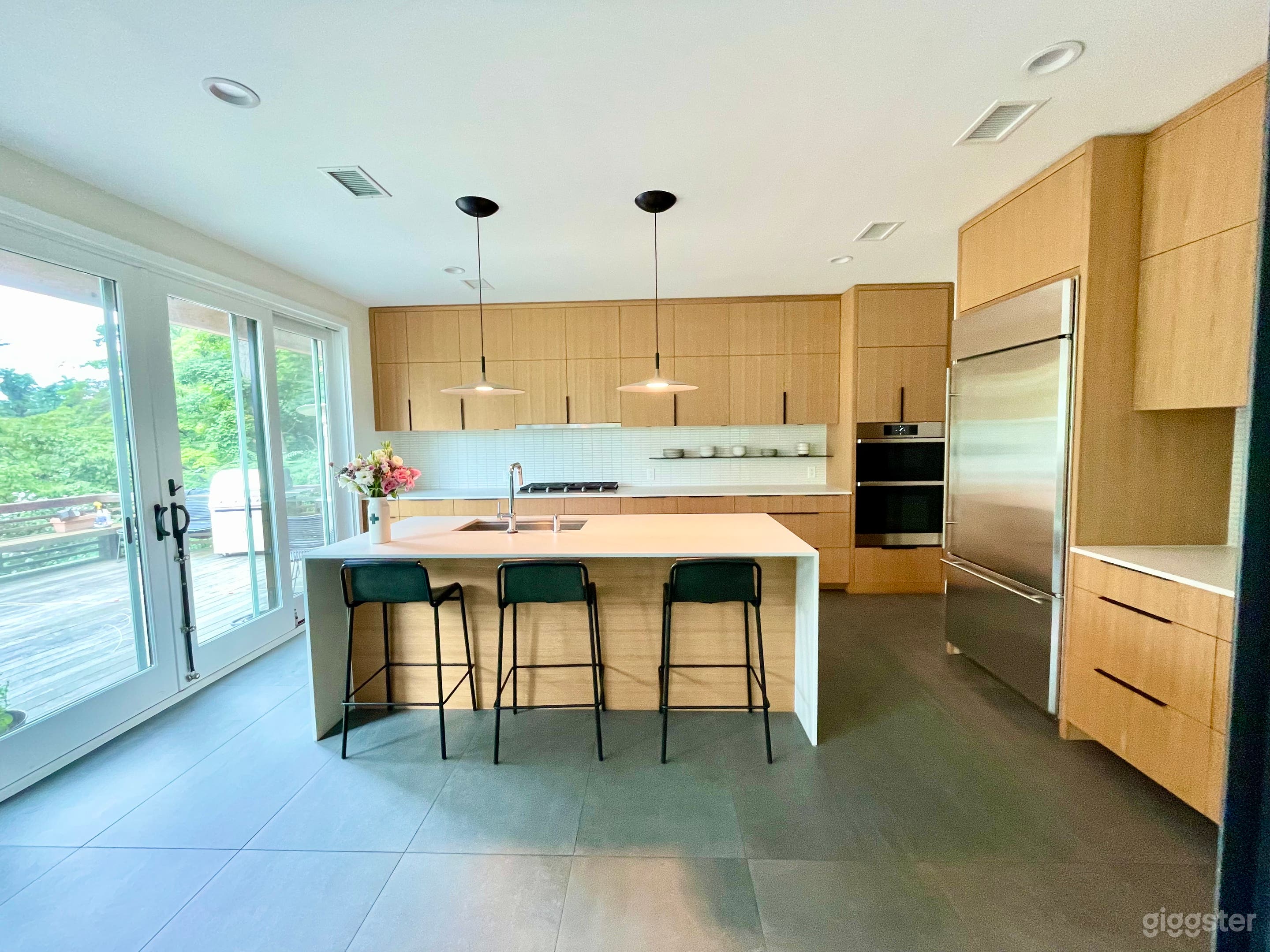 Bright Mid-century Modern Home in the Hudson Valley Photo 4