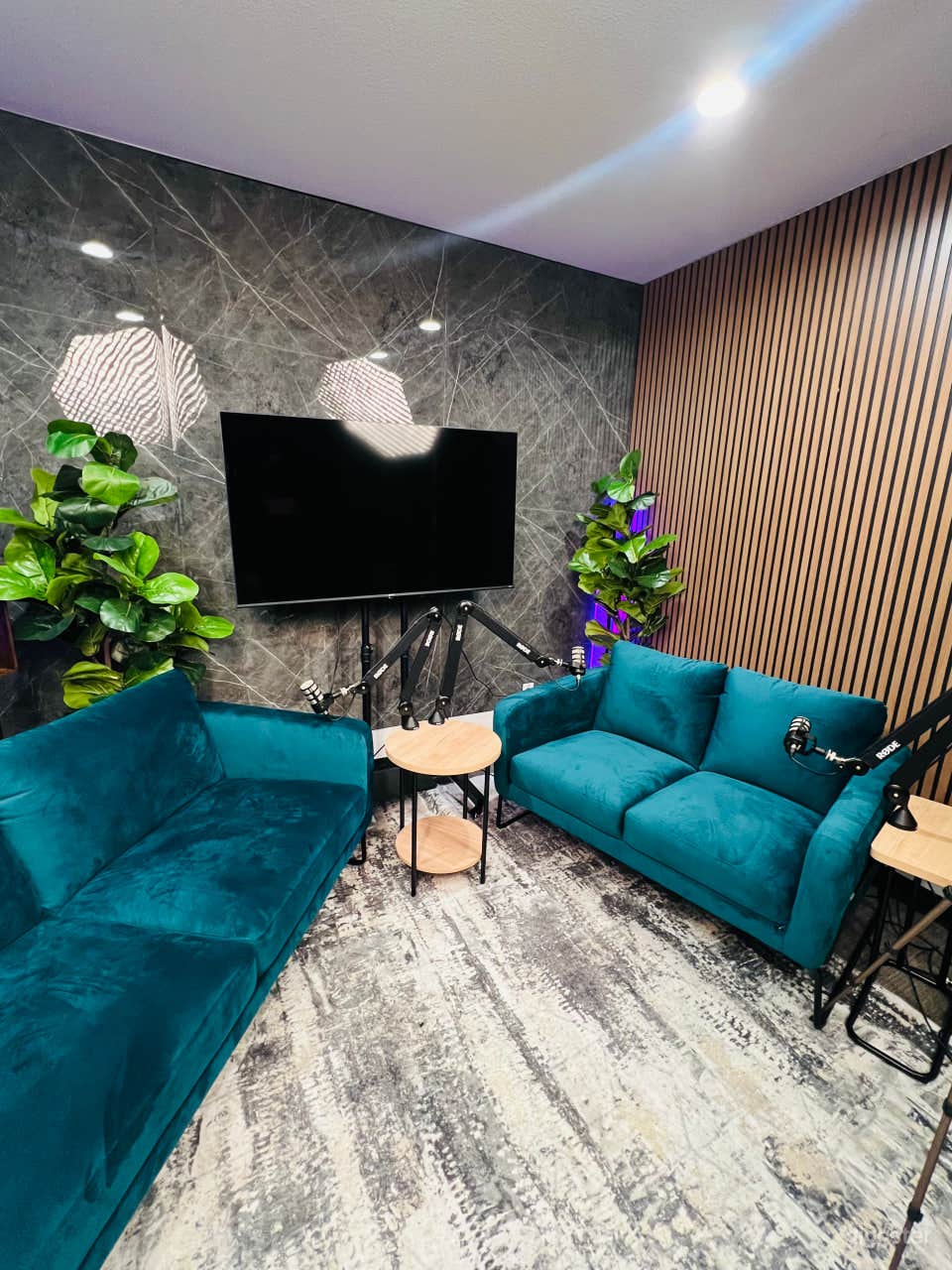 A Creator Paradise - Podcasting / Events / Streaming Photo 4