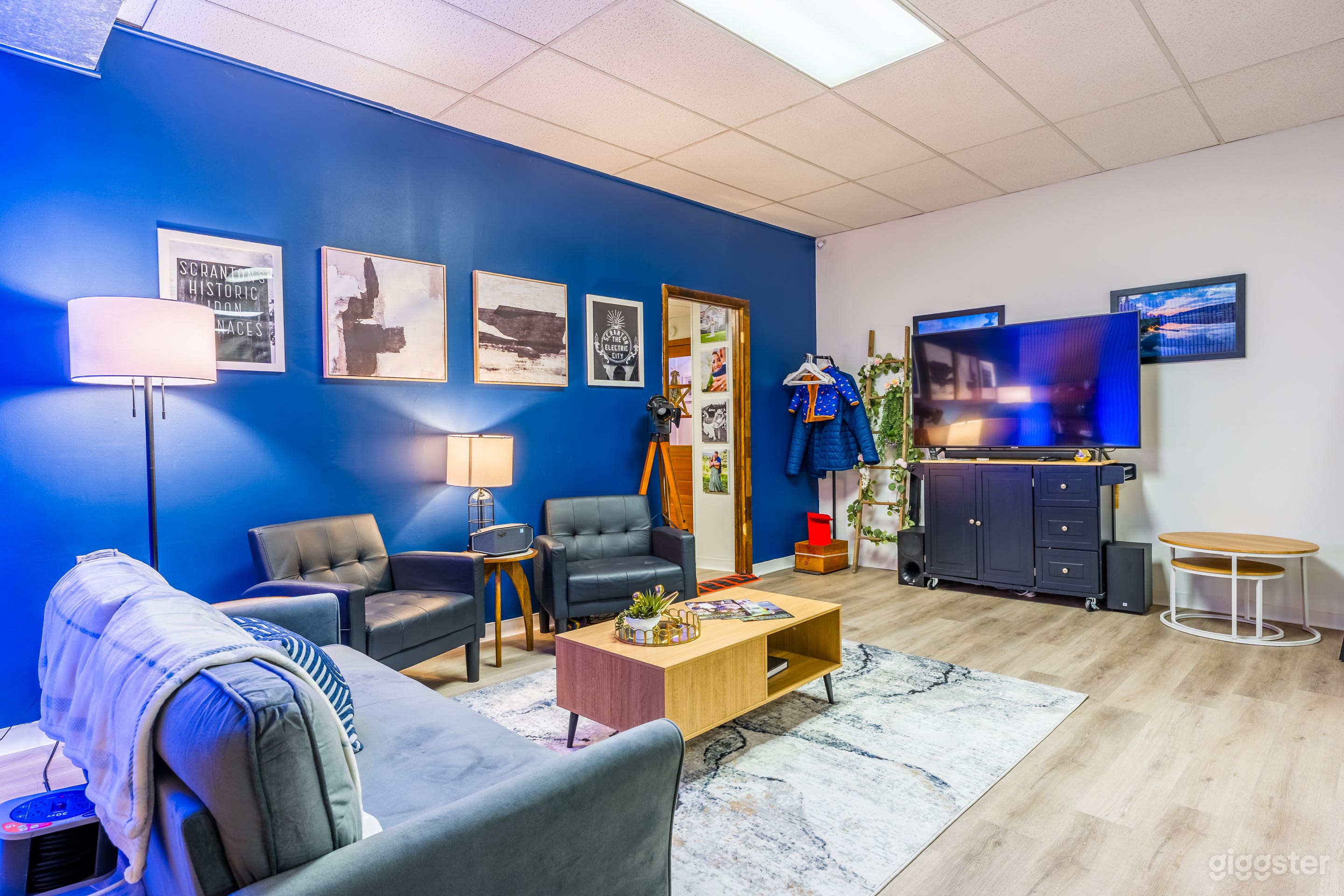 Private Creative Studio for Photoshoots, Small Videos & Podc Photo 3