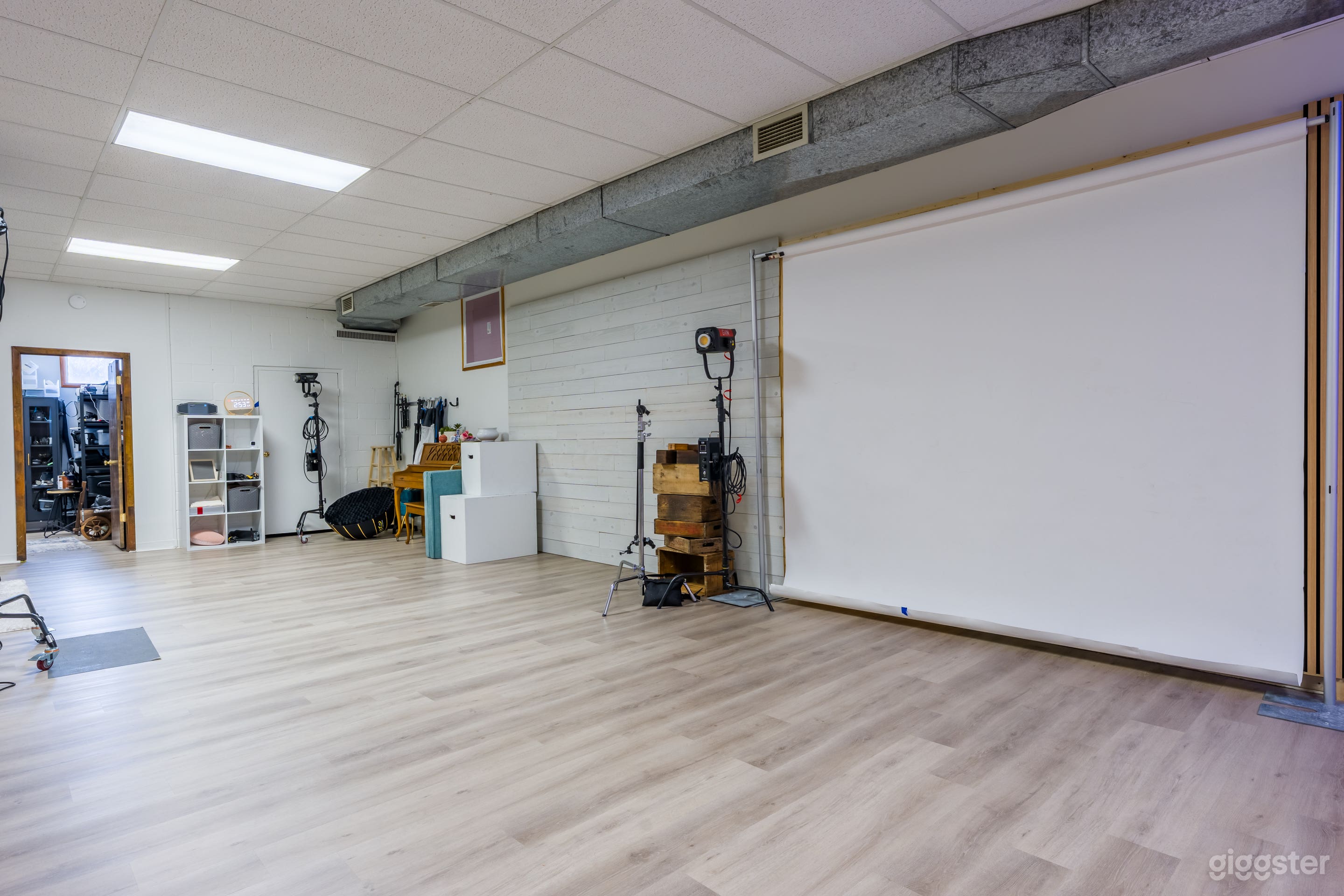 Private Creative Studio for Photoshoots, Small Videos & Podc Photo 4