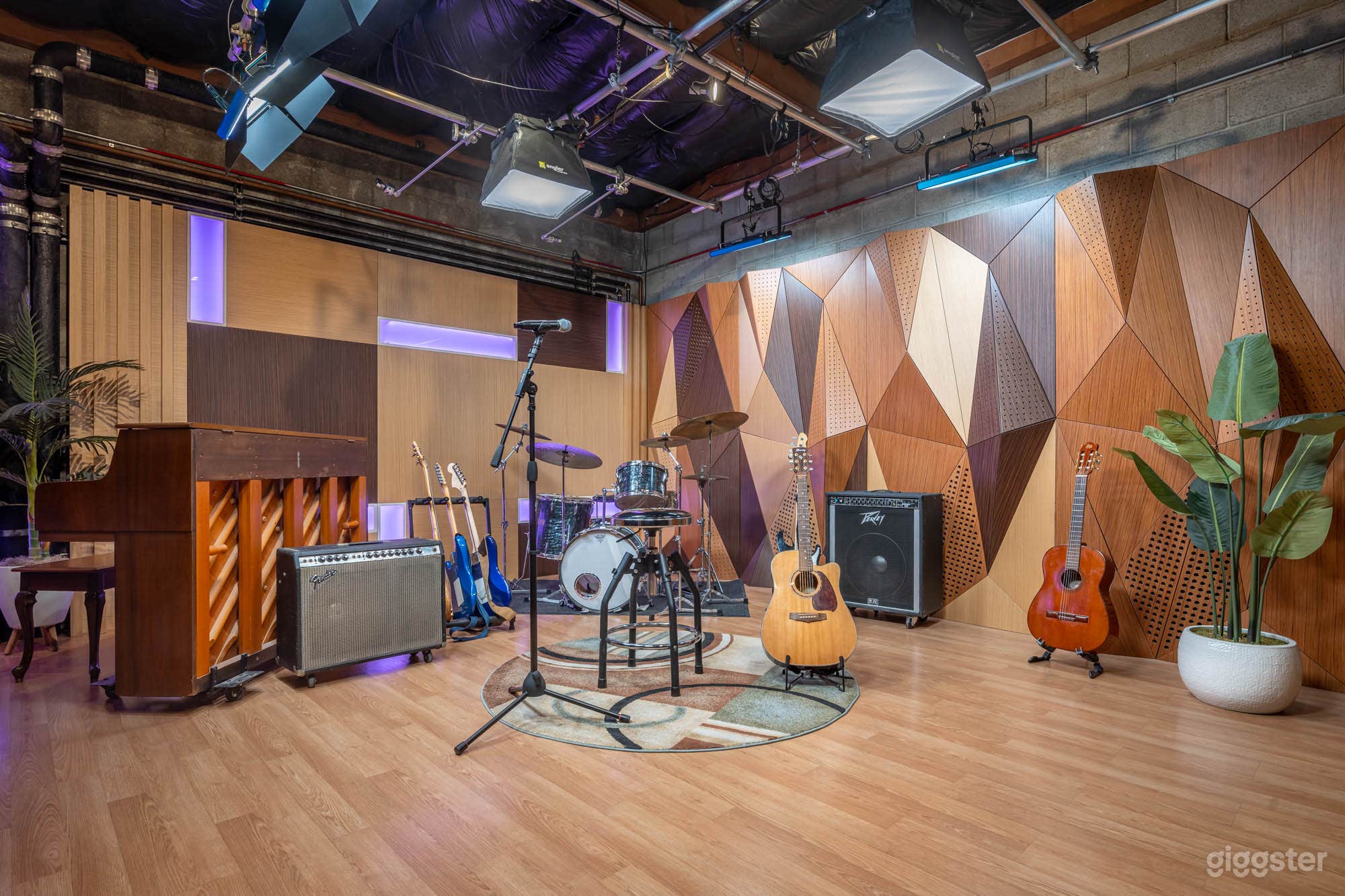 Mezzanine w/ Musical Instruments