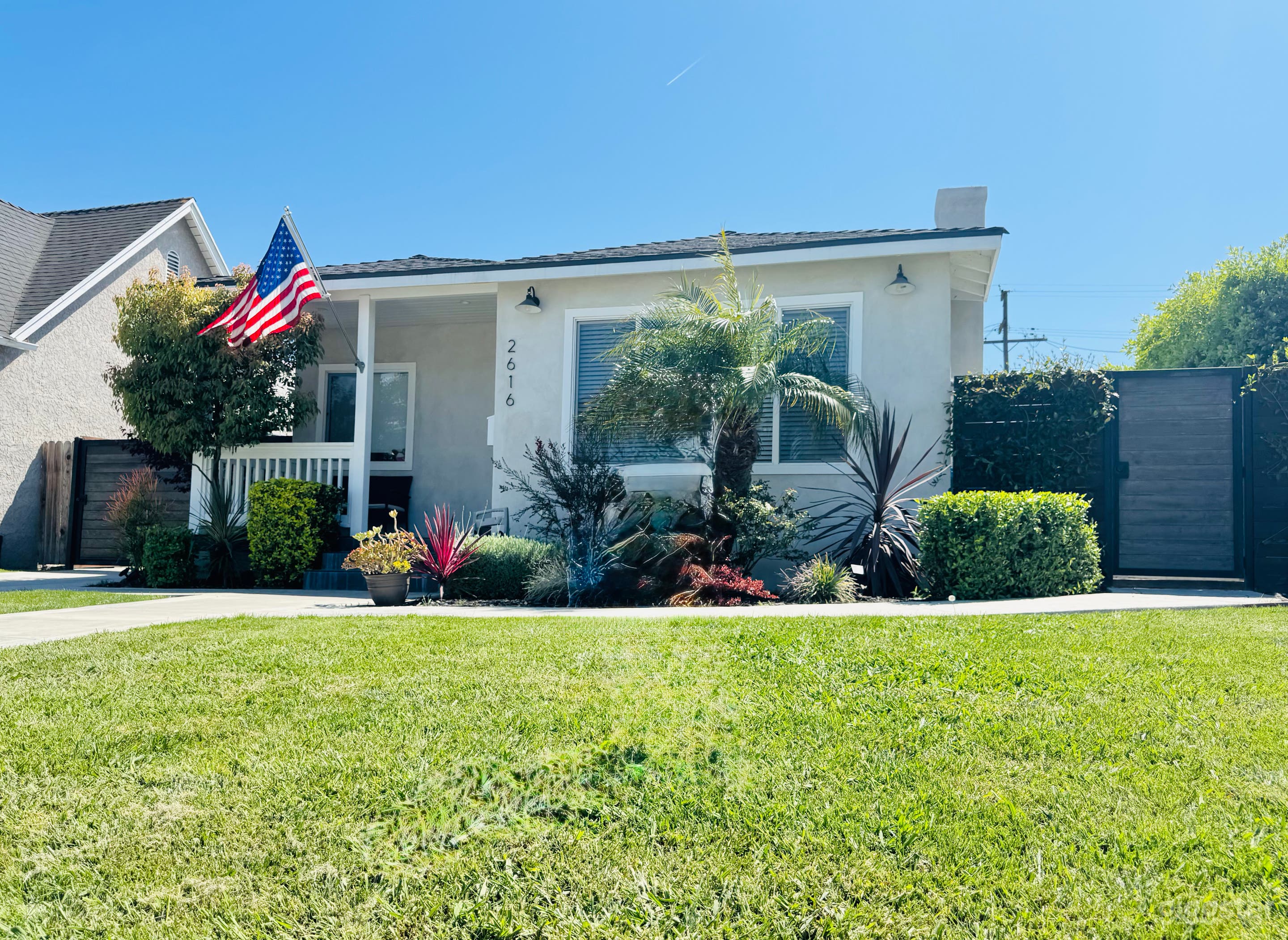 Modern versatile home w/ amazing landscaped yard! Photo 1