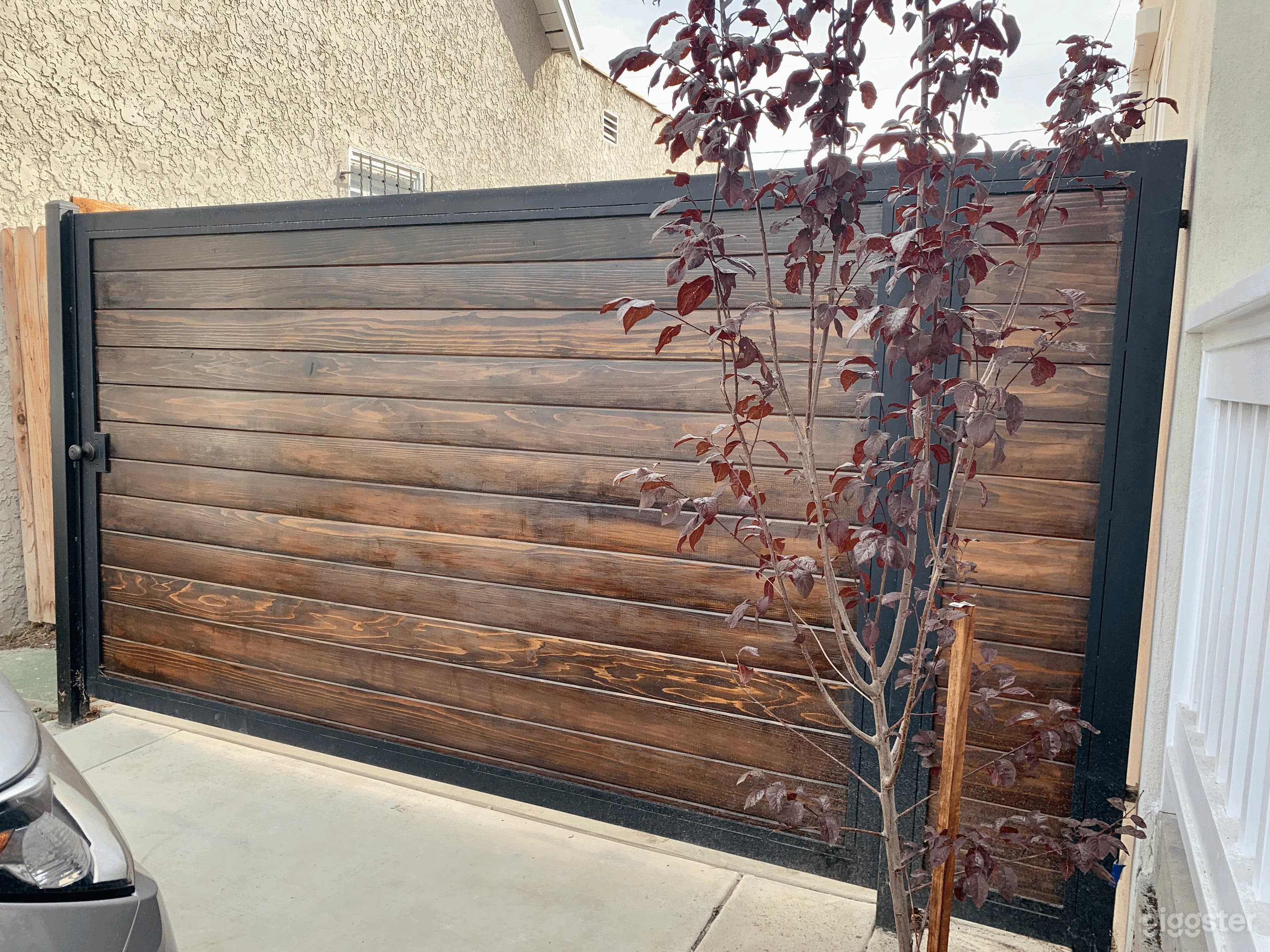 Modern versatile home w/ amazing landscaped yard! Photo 4