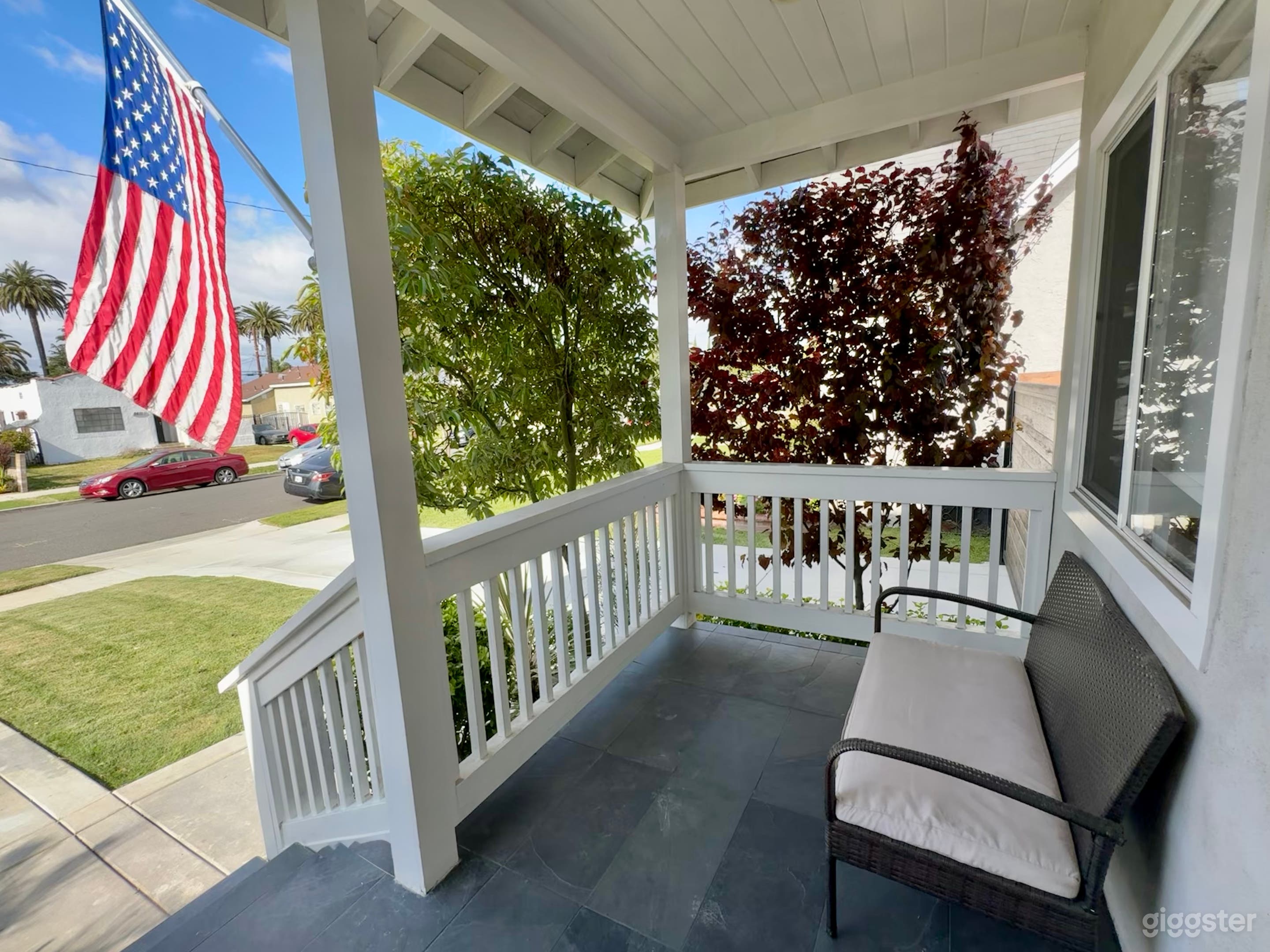 Modern versatile home w/ amazing landscaped yard! Photo 3