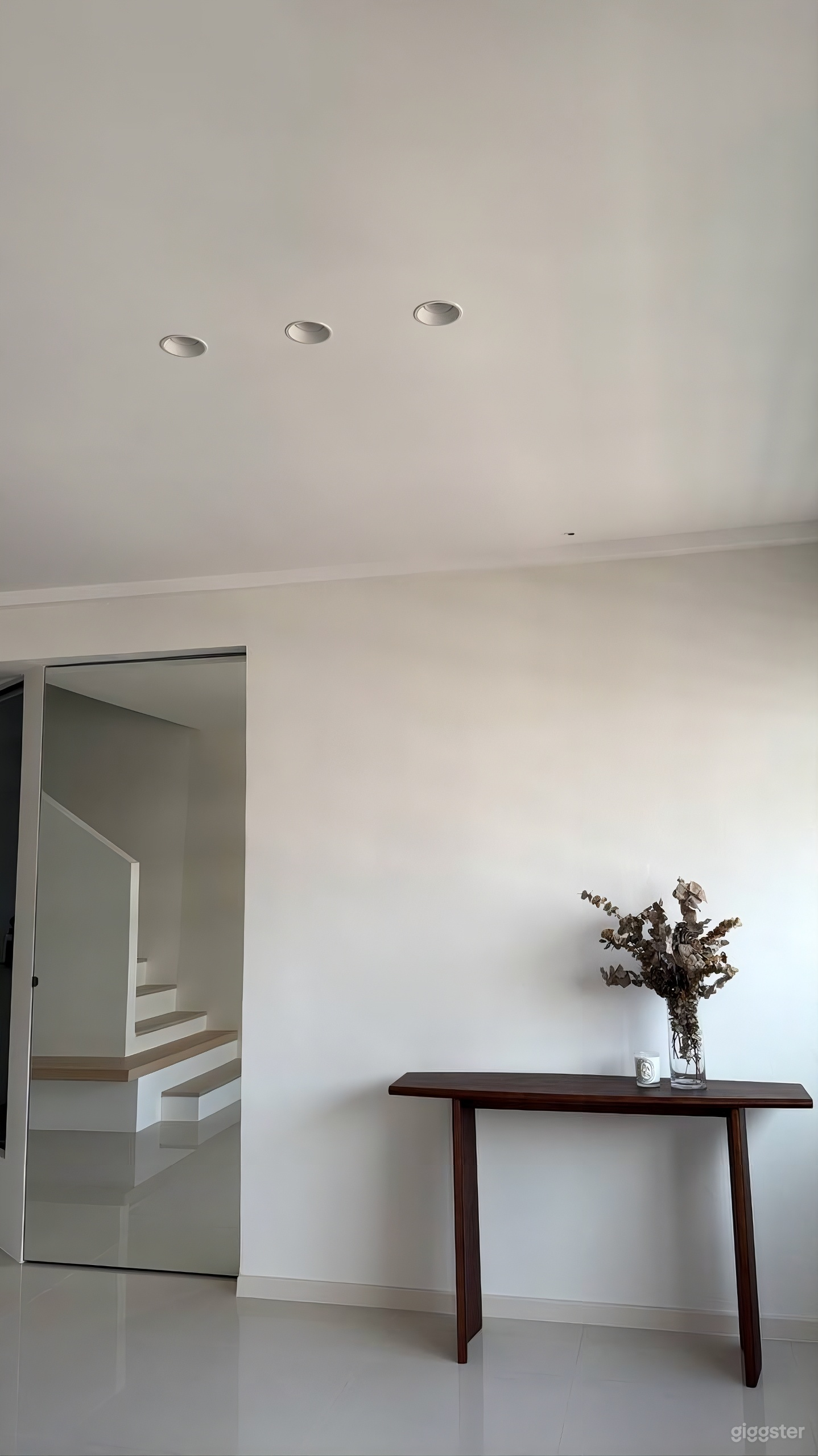Serene, Minimal Contemporary Apartment Photo 3