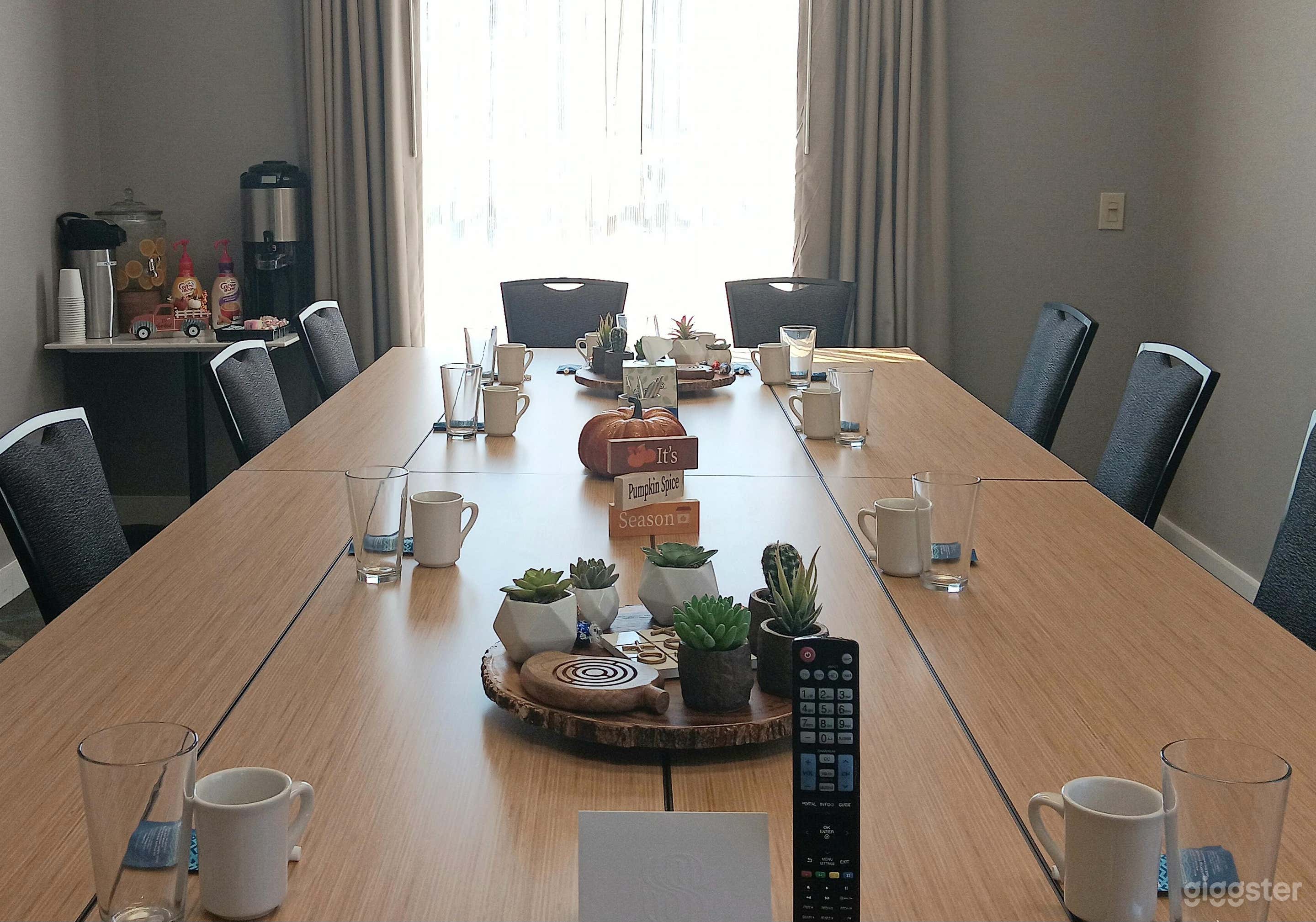 Boardroom seats 10 people Photo 4