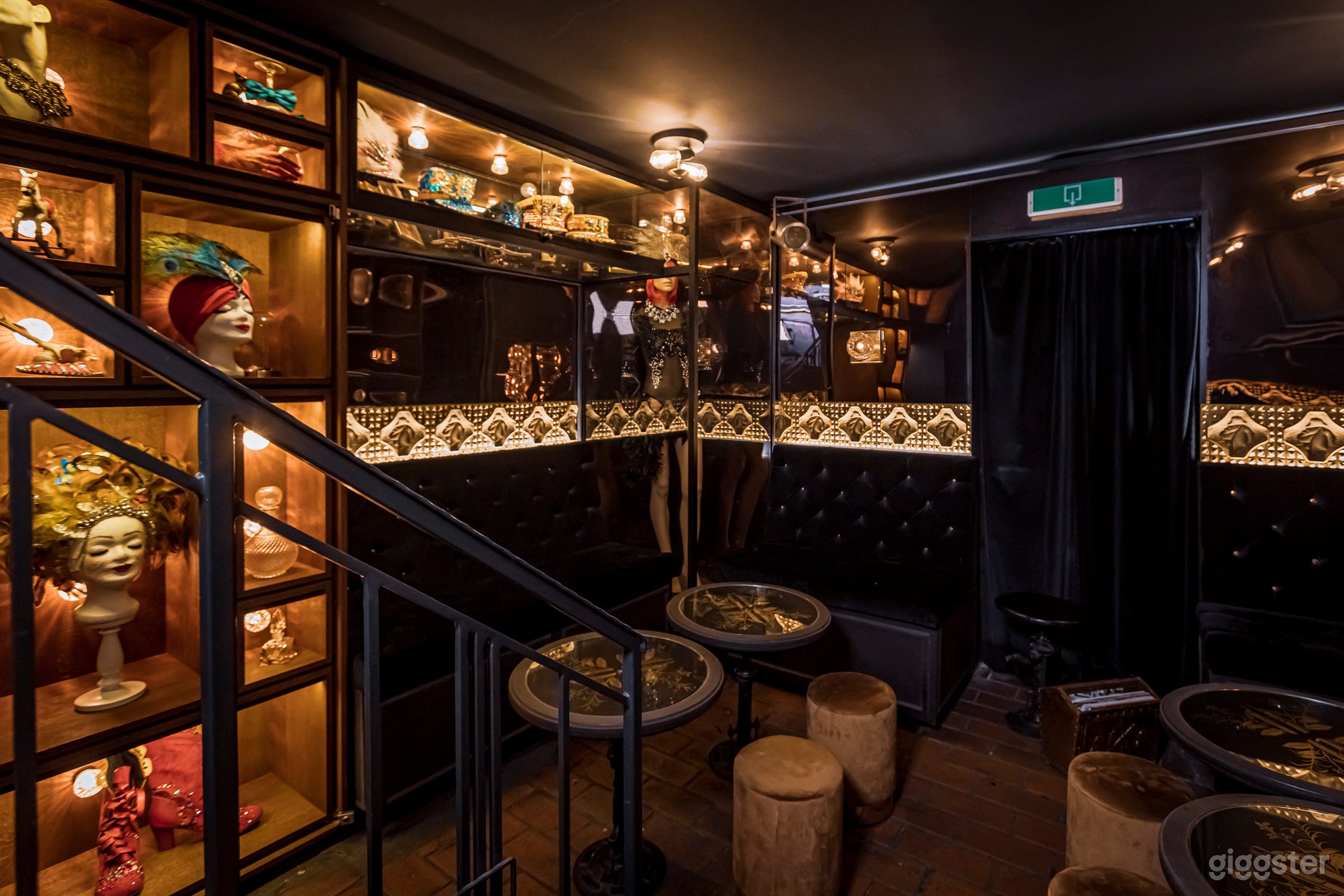 ELEGANT BURLESQUE BAR WITH VINTAGE FLAIR IN BERLIN KREUZBERG Photo 2